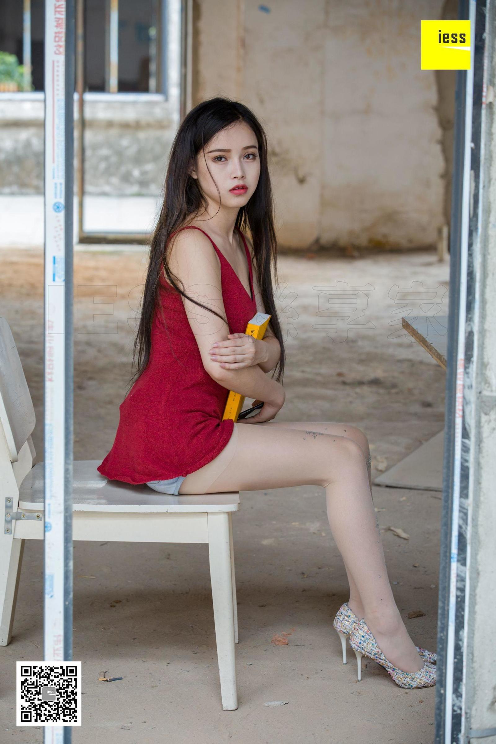 [IESS异思趣向] 丝享家242 小羽 《网红的水钻白丝》 丝足写真套图[98](第75页)