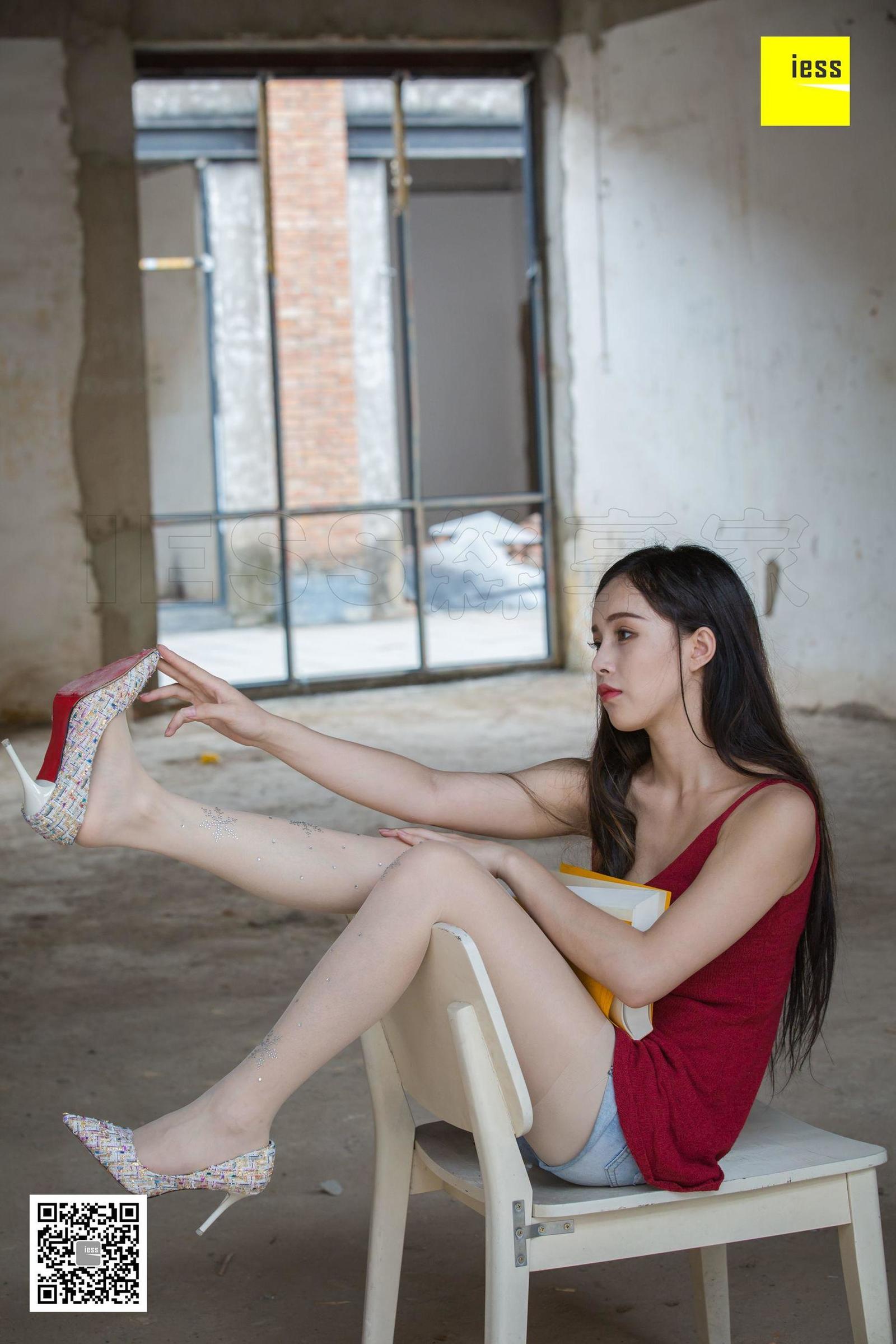 [IESS异思趣向] 丝享家242 小羽 《网红的水钻白丝》 丝足写真套图[98](第86页)
