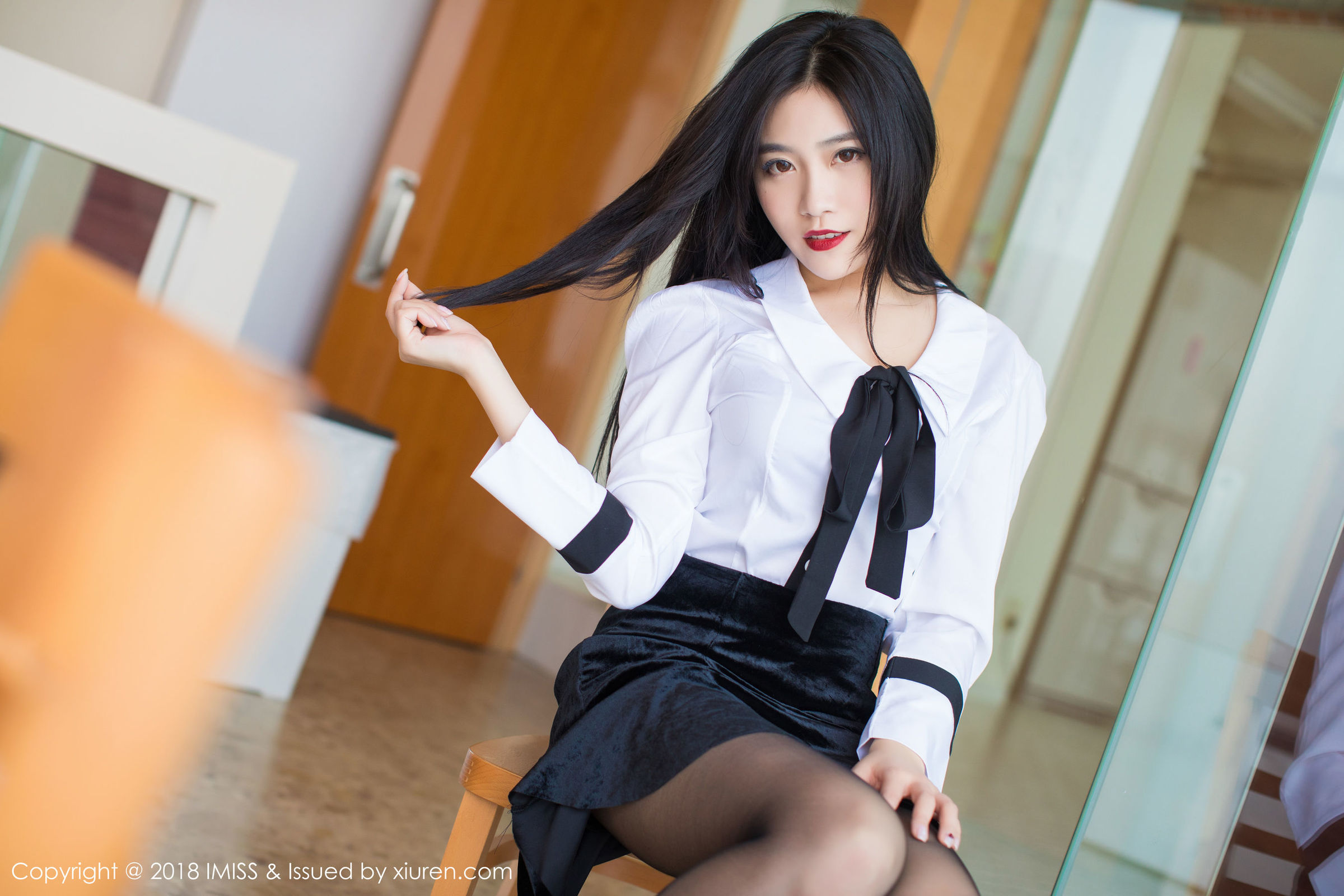 [IMiss爱蜜社] Vol.239 许诺Sabrina - 黑丝OL加紧身皮裤系列[60](第15页)