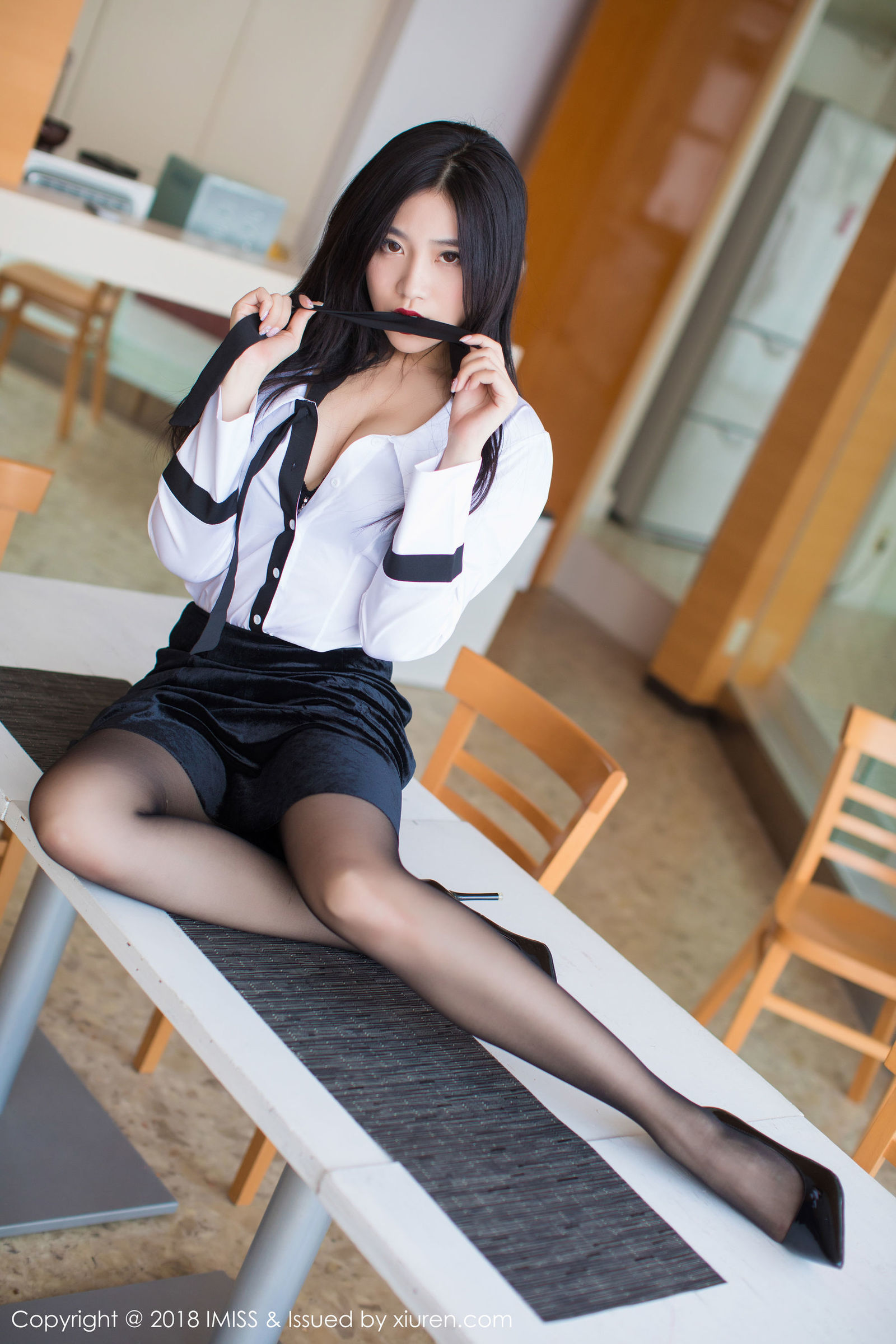 [IMiss爱蜜社] Vol.239 许诺Sabrina - 黑丝OL加紧身皮裤系列[60](第28页)