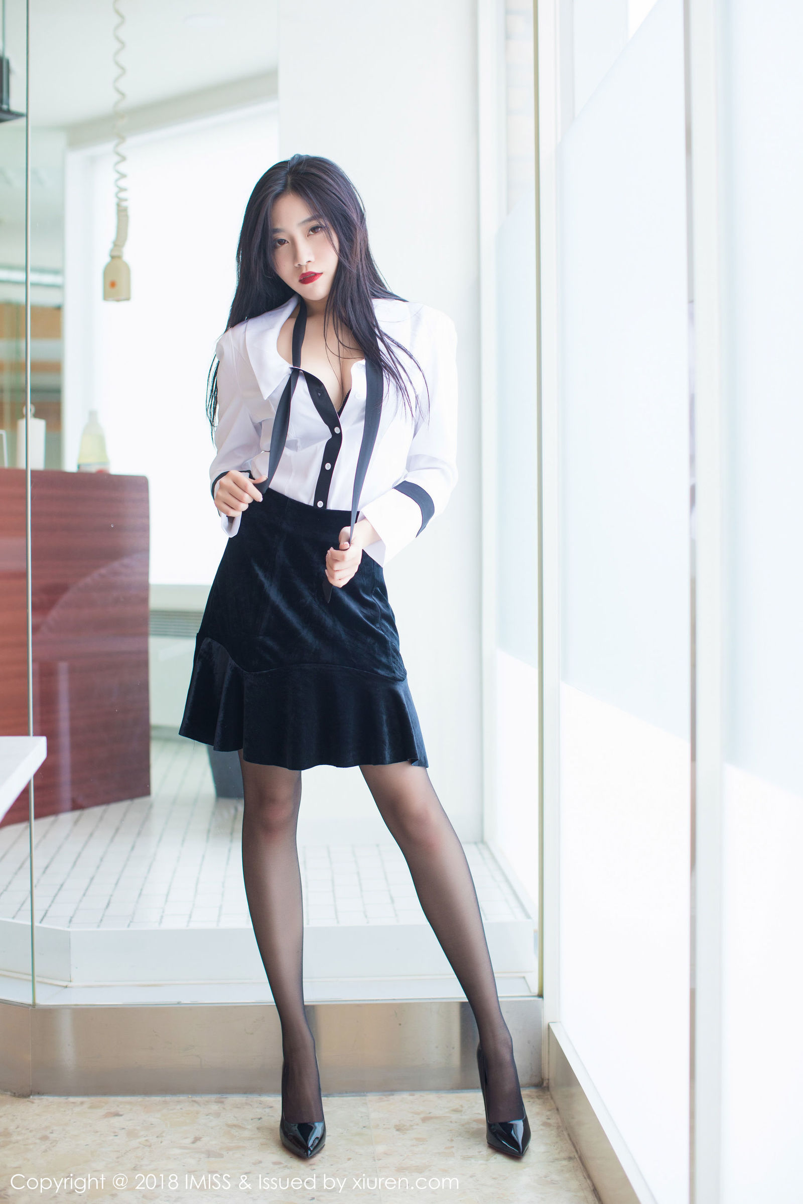 [IMiss爱蜜社] Vol.239 许诺Sabrina - 黑丝OL加紧身皮裤系列[60](第35页)