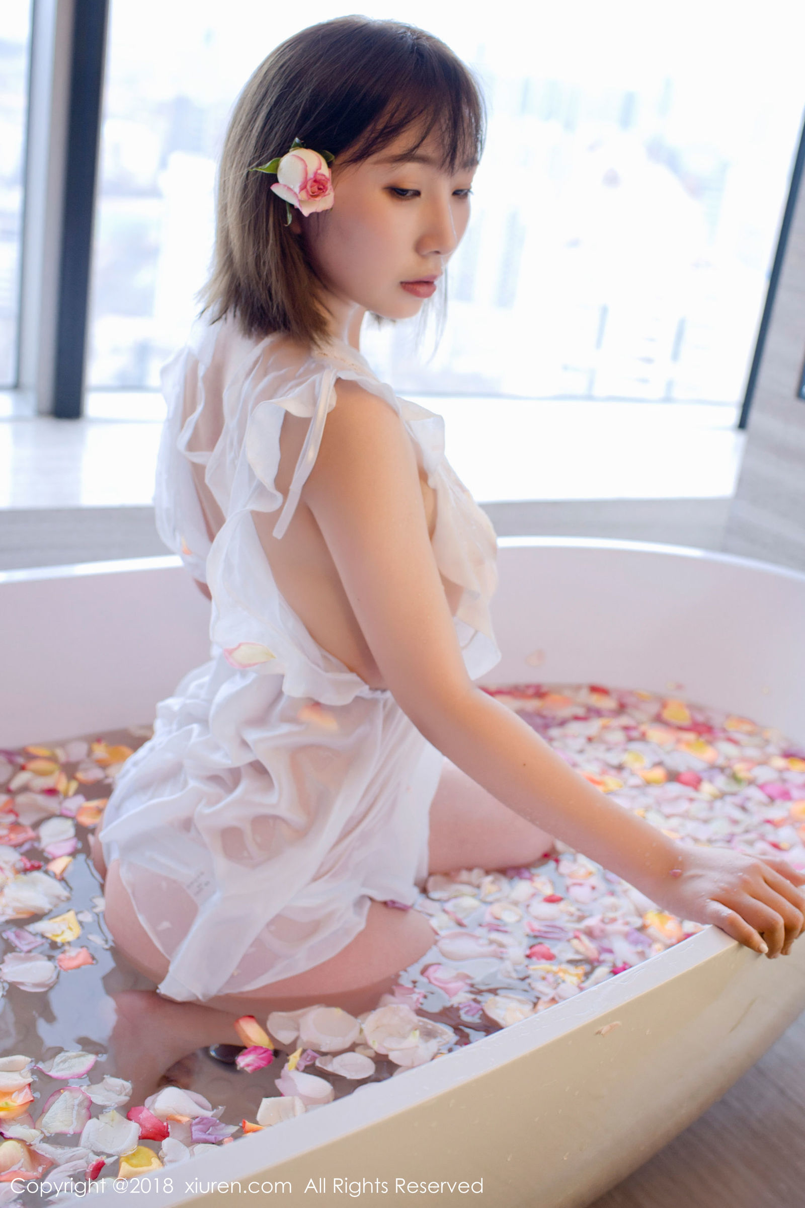 [XIUREN秀人网] No.981 短发百变大美女@枝恩首套写真[57](第31页)