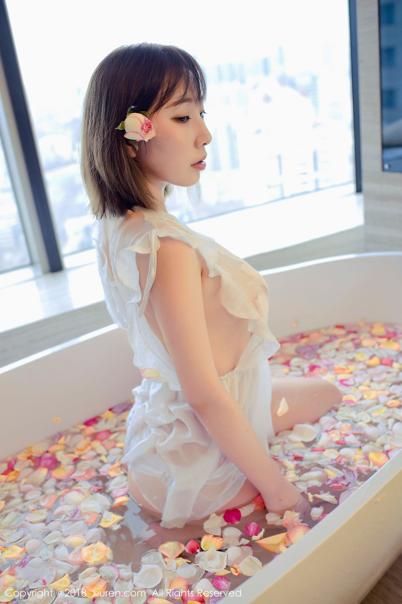 [XIUREN秀人网] No.981 短发百变大美女@枝恩首套写真[57](第33页)