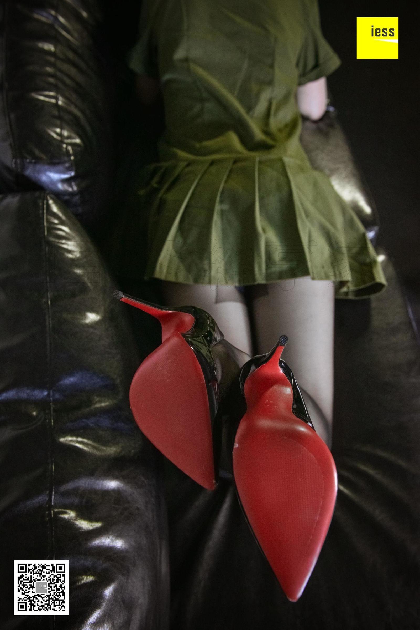 [IESS异思趣向] 丝享家249 七七 《黑丝军绿制服》 丝足写真套图[90](第52页)