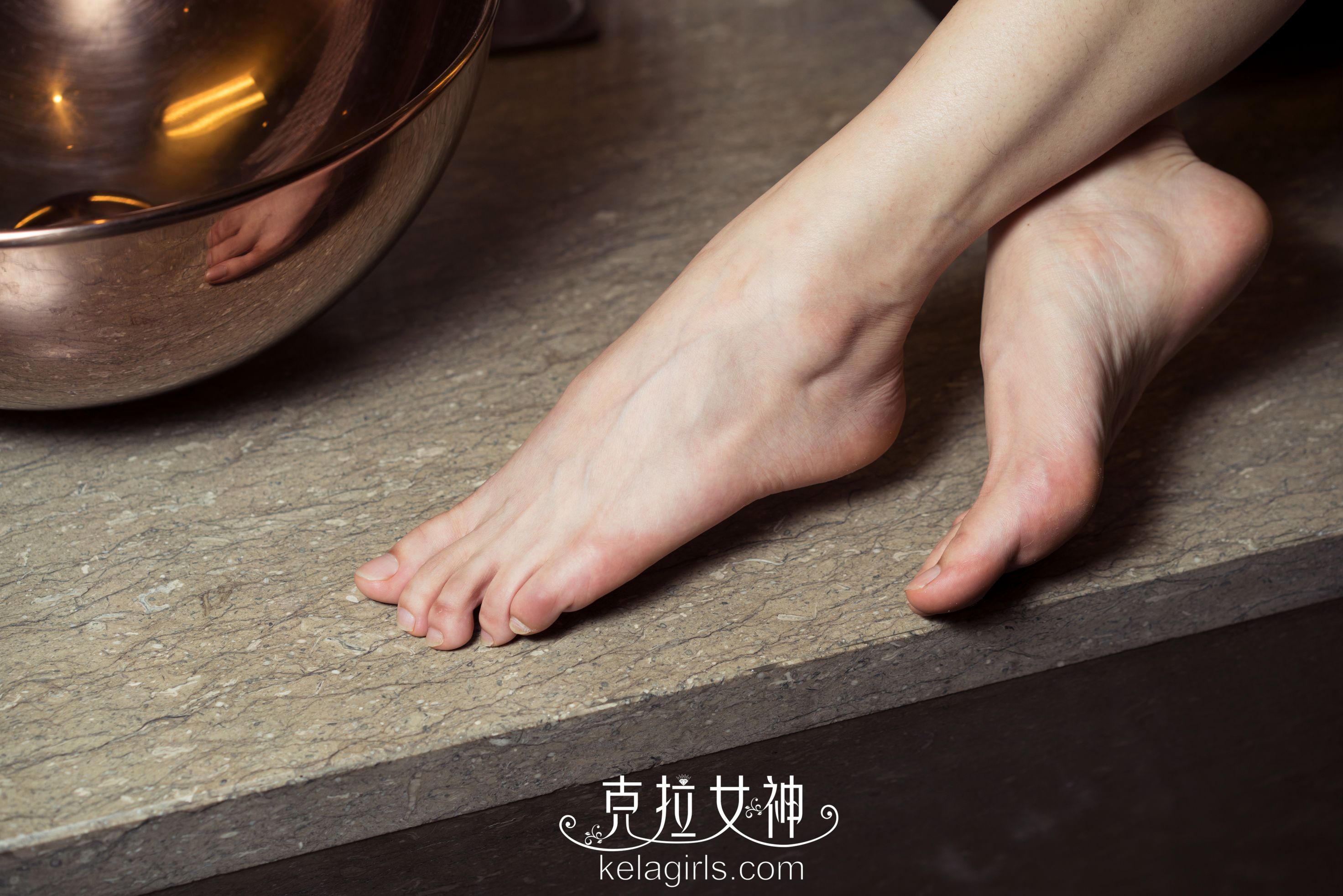 [KeLaGirls克拉女神] 周拉拉 - 铜碗盛玉足 写真图片[33](第8页)