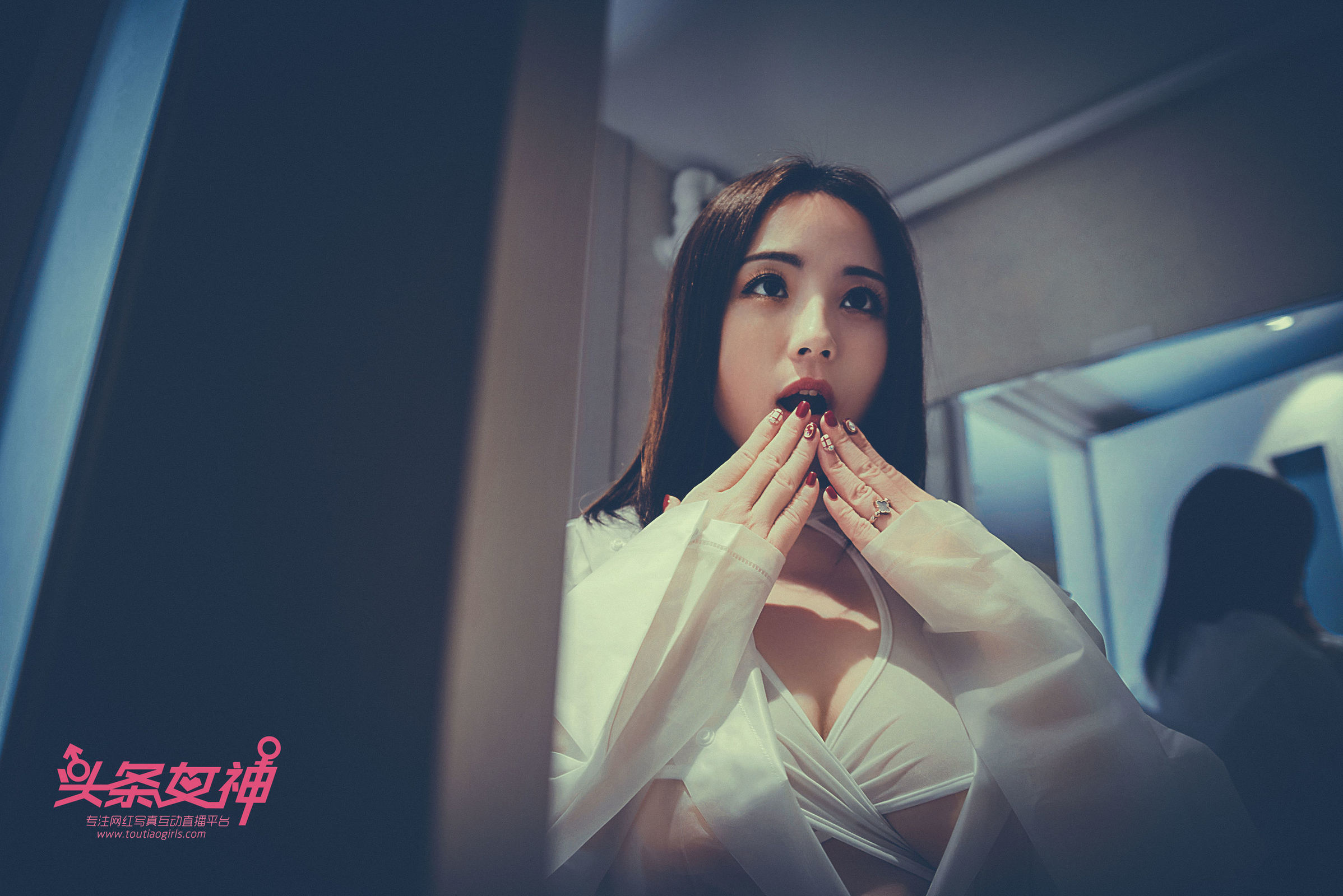 [Toutiaogirls头条女神] 迪爱儿 - 雨衣修水 写真套图[44](第15页)