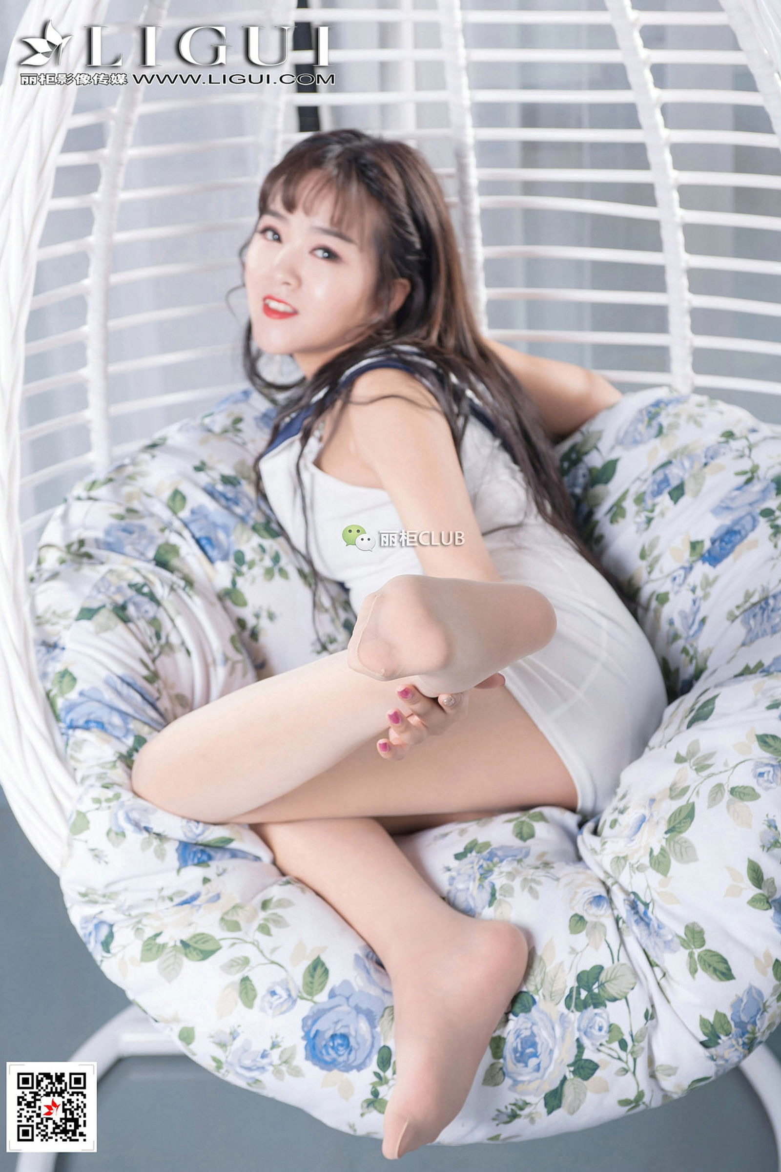 [Ligui丽柜] 2017-11-01 Model 刘悦 美腿丝足写真套图[55](第23页)