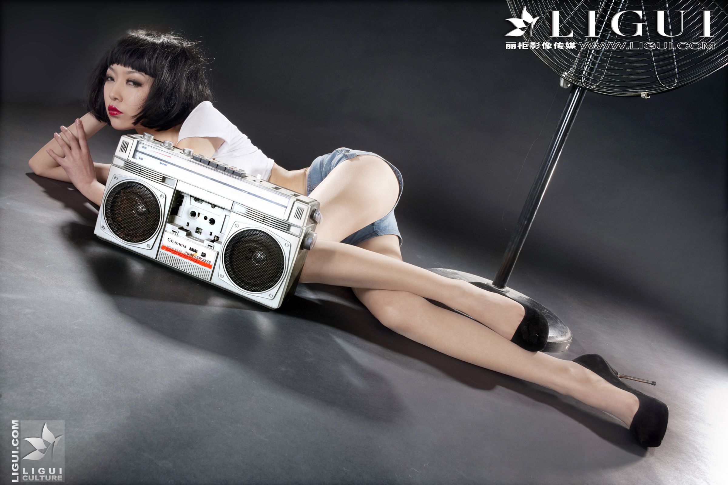 [LIGUI丽柜] 文欣 - 短发长腿热裤美女[41](第24页)