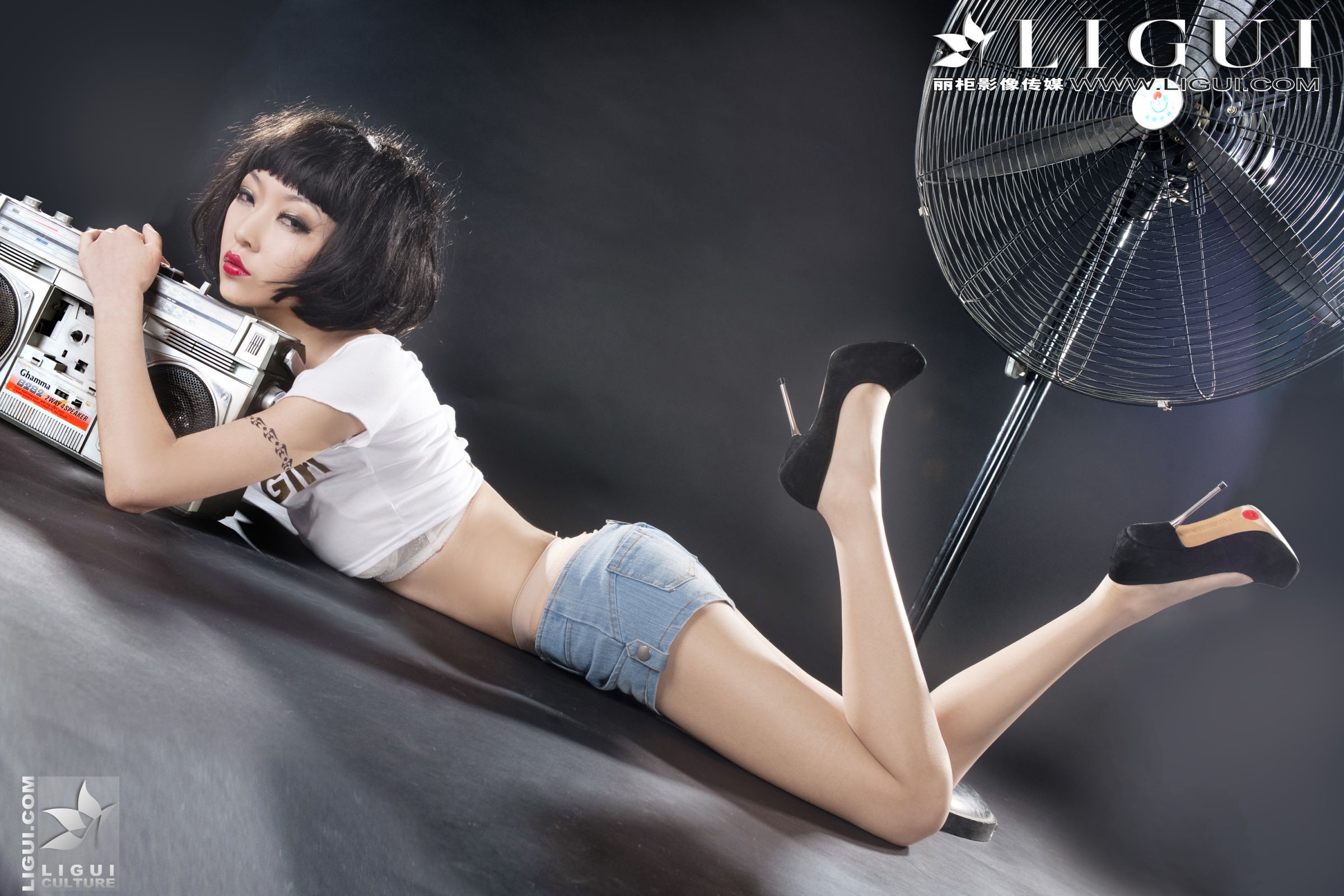 [LIGUI丽柜] 文欣 - 短发长腿热裤美女[41](第28页)