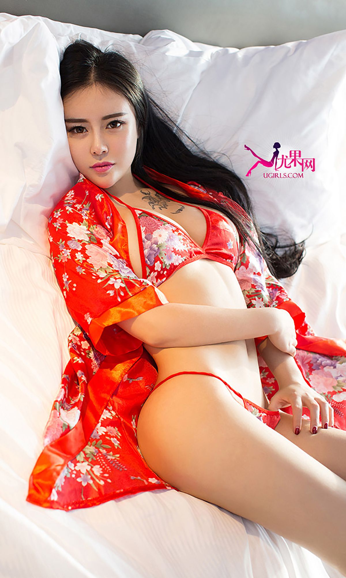 [Ugirls爱尤物] No.043 梦瑶《性感酥胸 美艳诱惑》写真集[40](第20页)