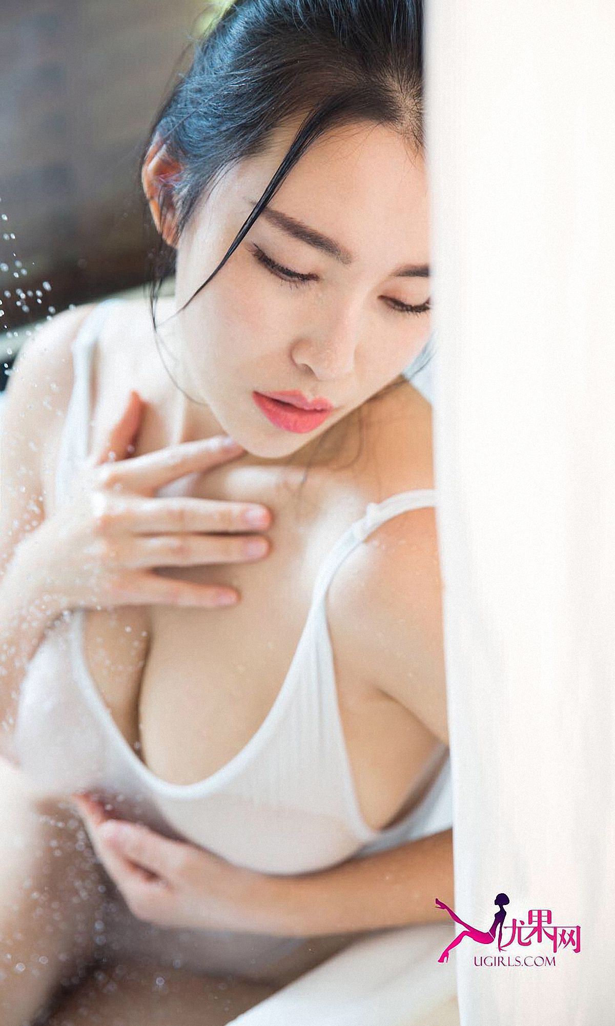 [Ugirls爱尤物] No.229 杨依《享受这淋漓尽致的爱》写真套图[37](第10页)