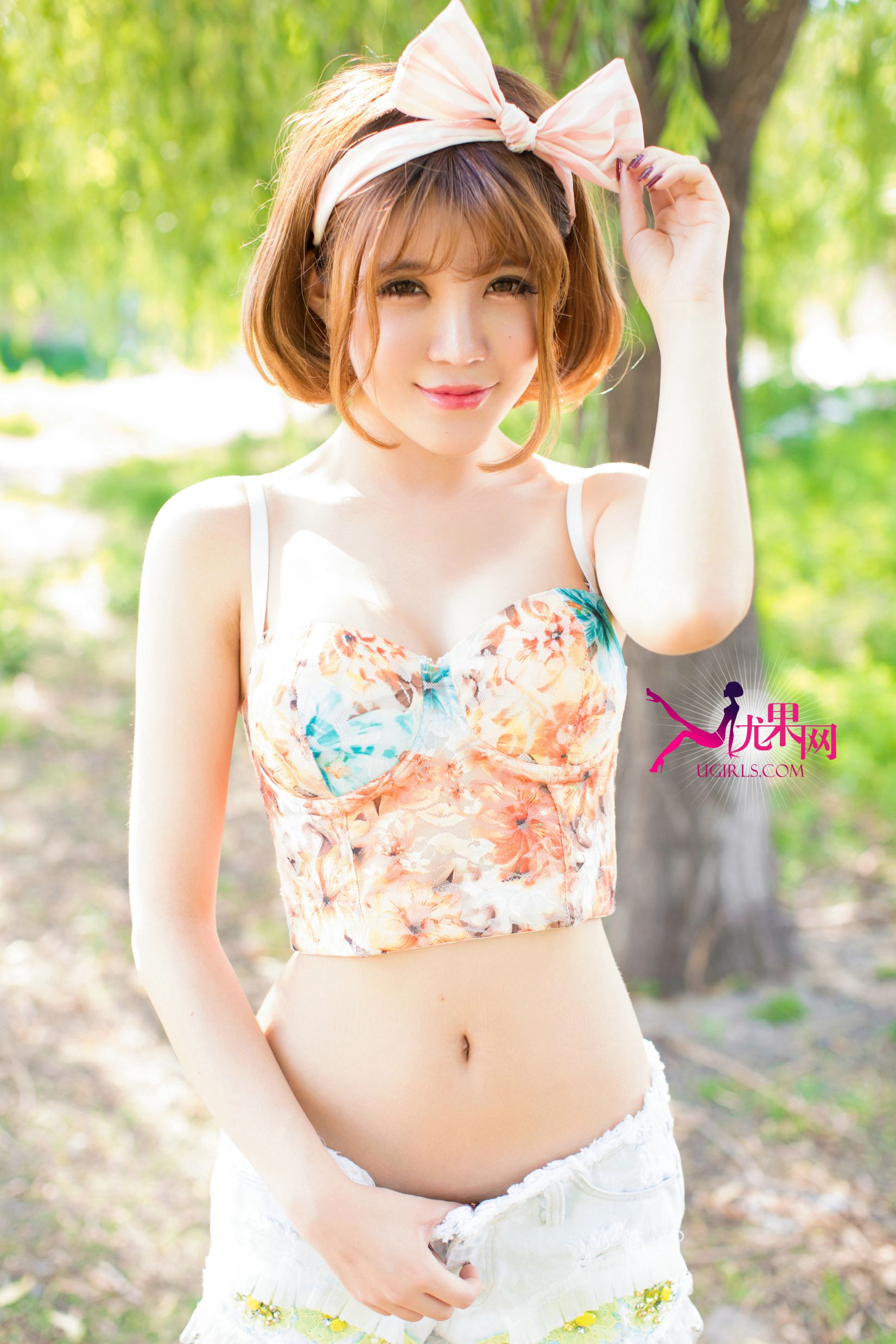 [Ugirls尤果网] U100期 Alin 《阳光边缘 明媚笑脸》写真套图[64](第15页)