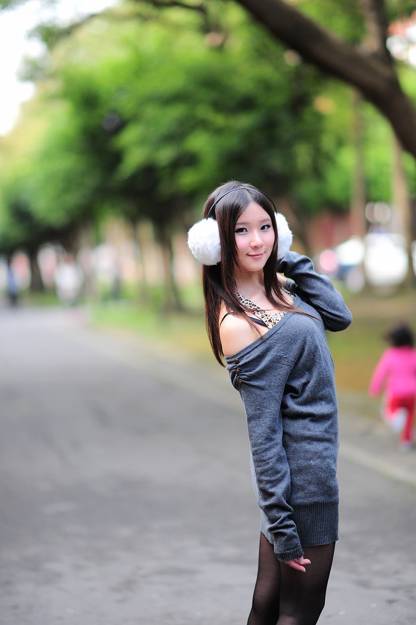 户外美女写真 - 真人黑丝酷似芭比娃娃的清纯妹子 [58](第38页)