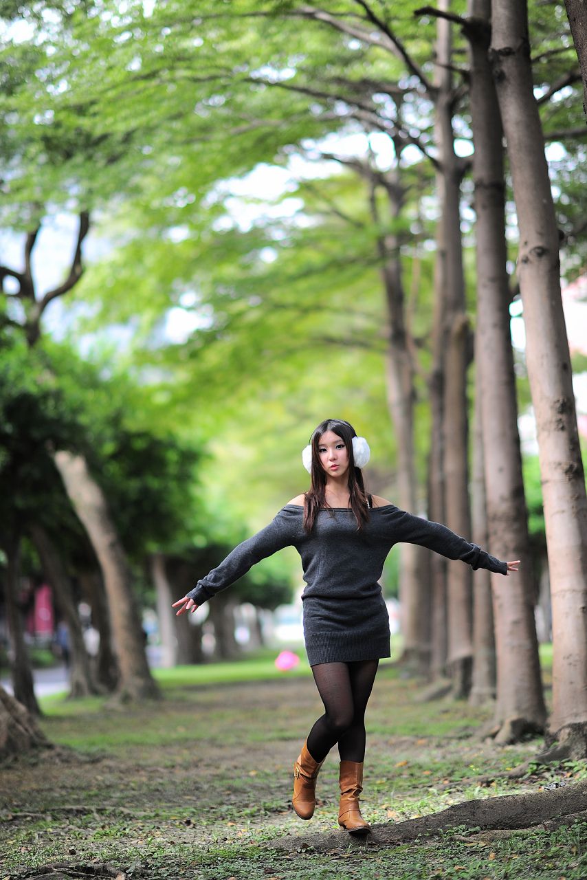 户外美女写真 - 真人黑丝酷似芭比娃娃的清纯妹子 [58](第41页)