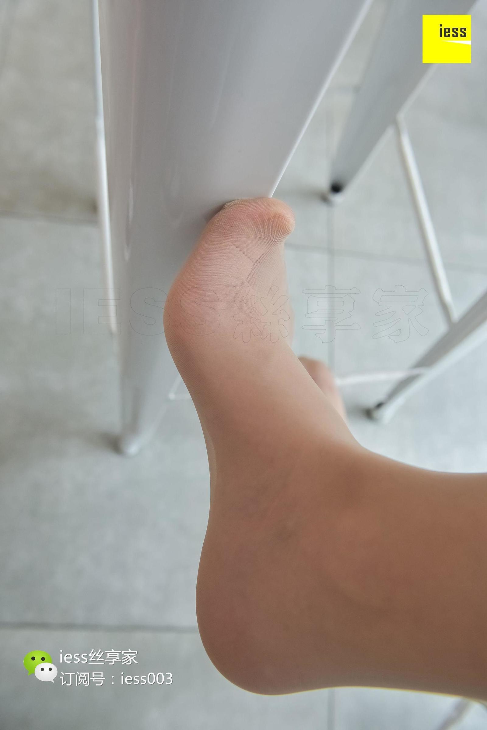 [IESS异思趣向] 丝享家090 文欣 《橱窗里的肉丝美女》 丝足写真[99](第78页)