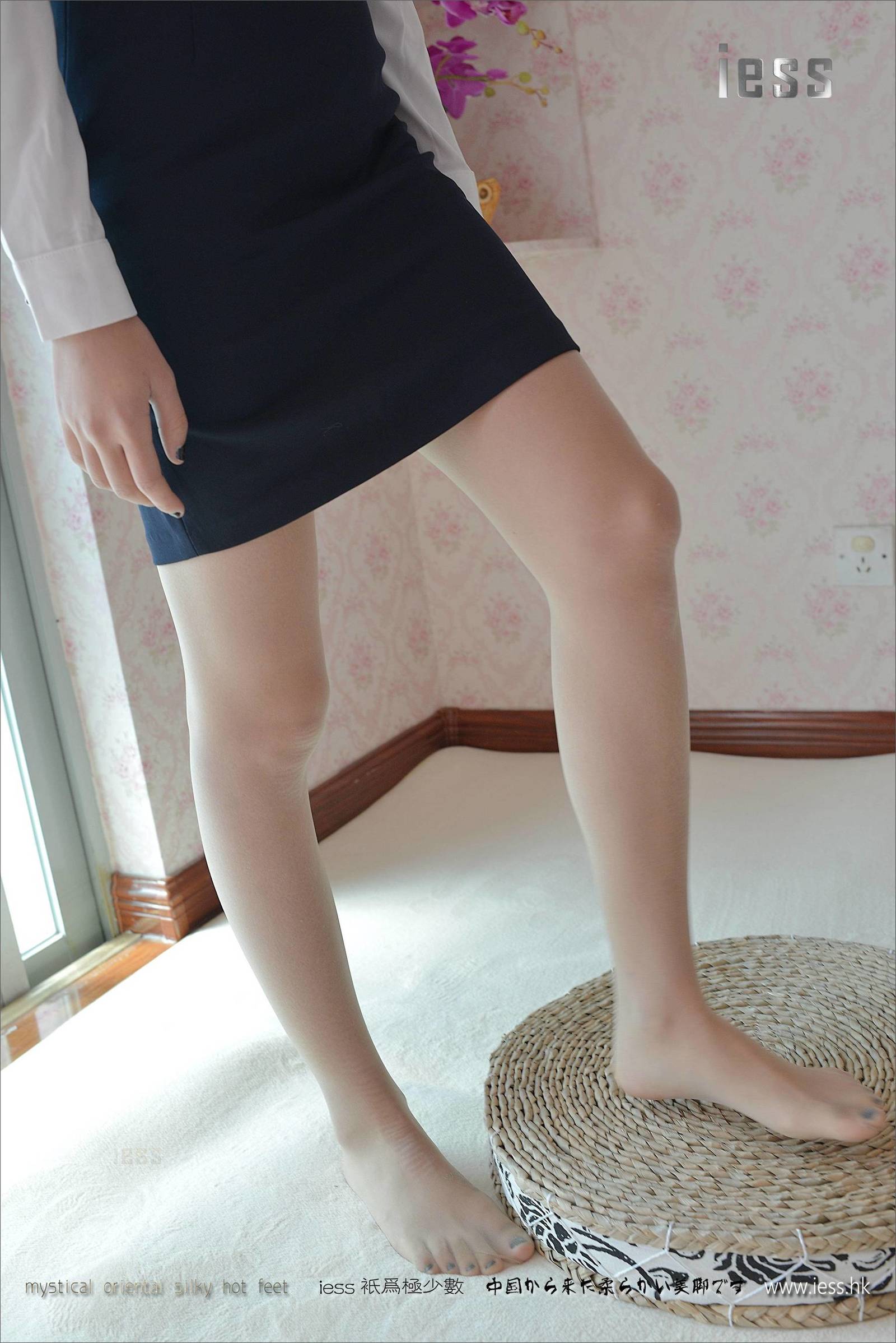 [IESS异思趣向] 丝享家004 小C 《肉色长（蚕）丝》 丝足写真套图[99](第40页)