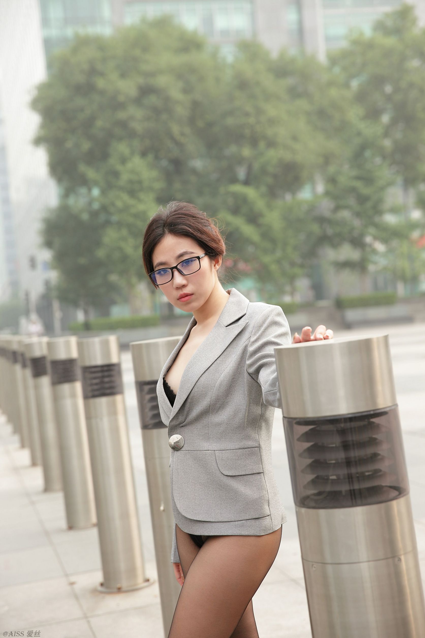 [AISS爱丝] 长腿美丝职员 超高清写真套图[52](第46页)