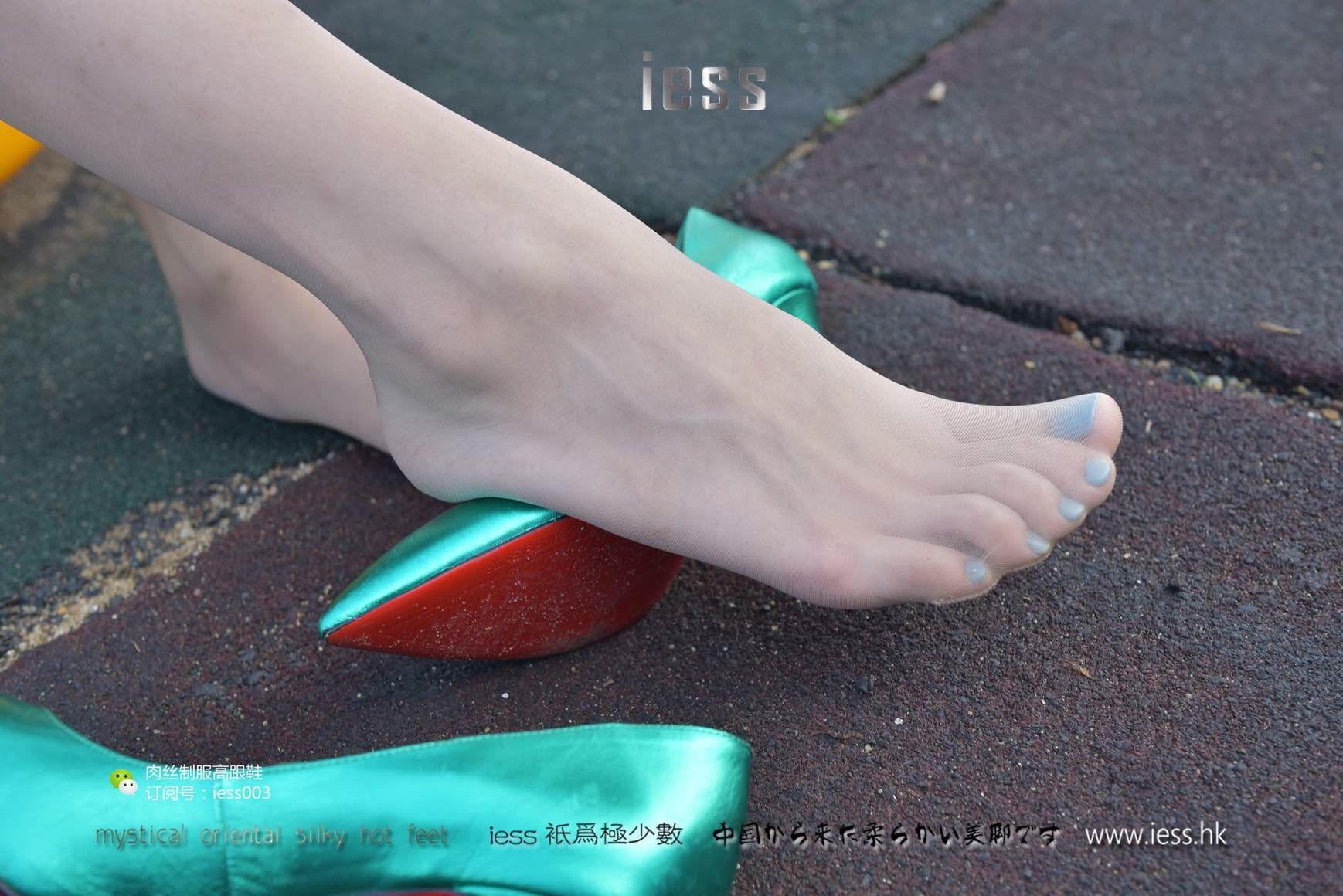 [IESS异思趣向] 丝享家014 君君 《辣妈丝足幻想启示录》 丝足写真套图[99](第81页)