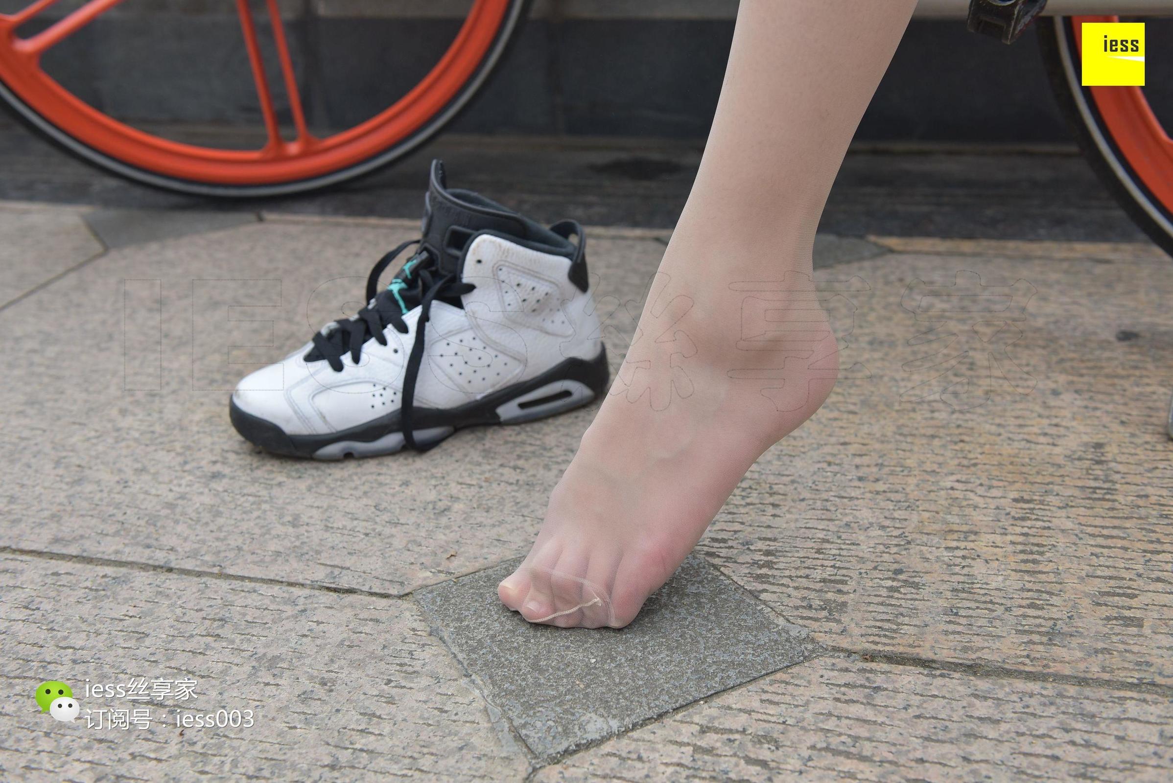[IESS异思趣向] 丝享家030 欣欣 《一场有味道的骑行》 丝足写真[99](第77页)