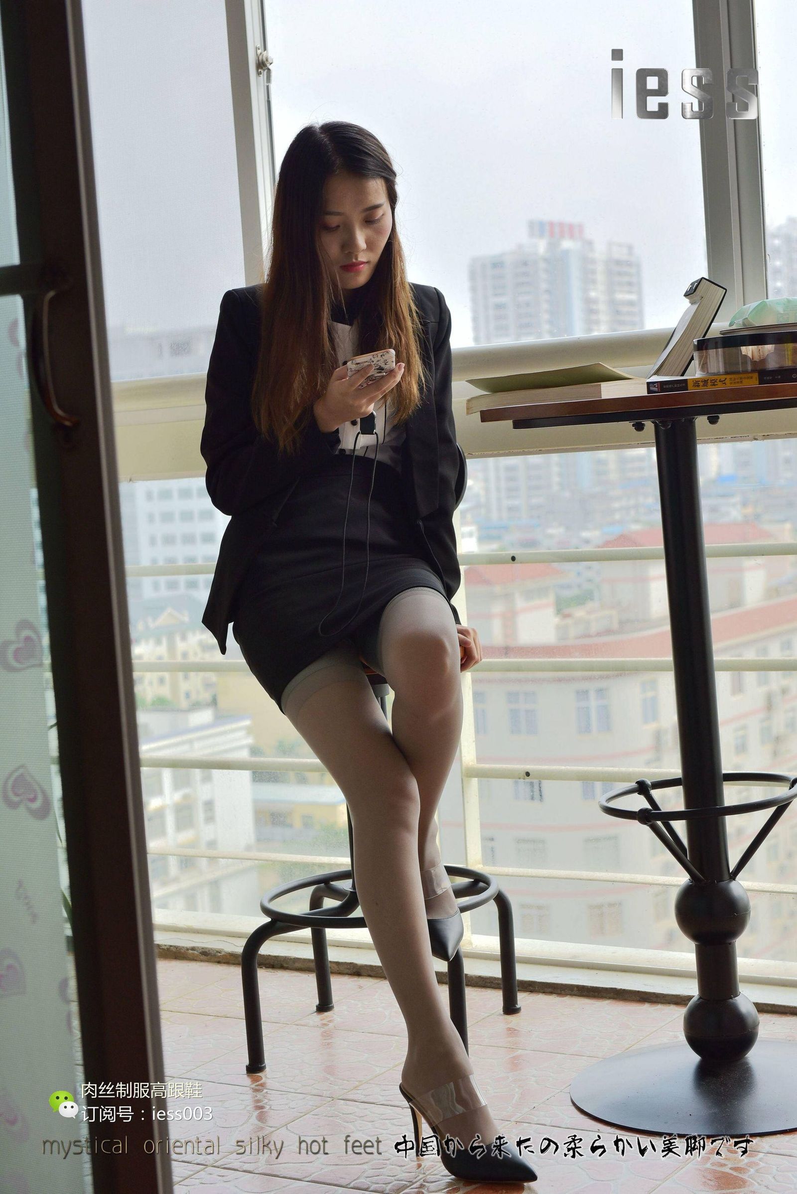 [IESS异思趣向] 丝享家008 婉萍 《灰色吊带袜》 丝足写真套图[96](第15页)