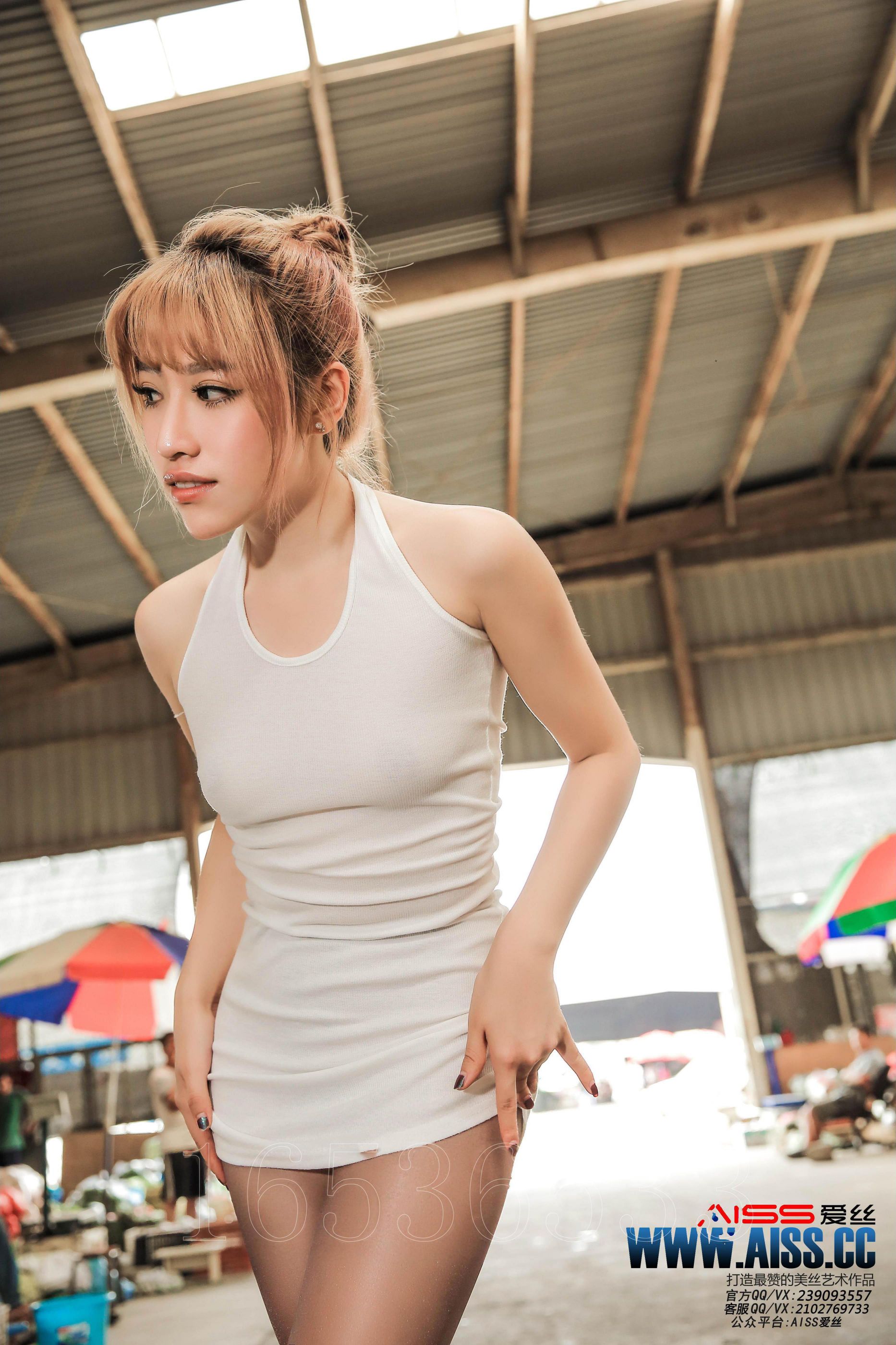 [Aiss爱丝] 何冉《闹市&美丝》写真套图[83](第26页)
