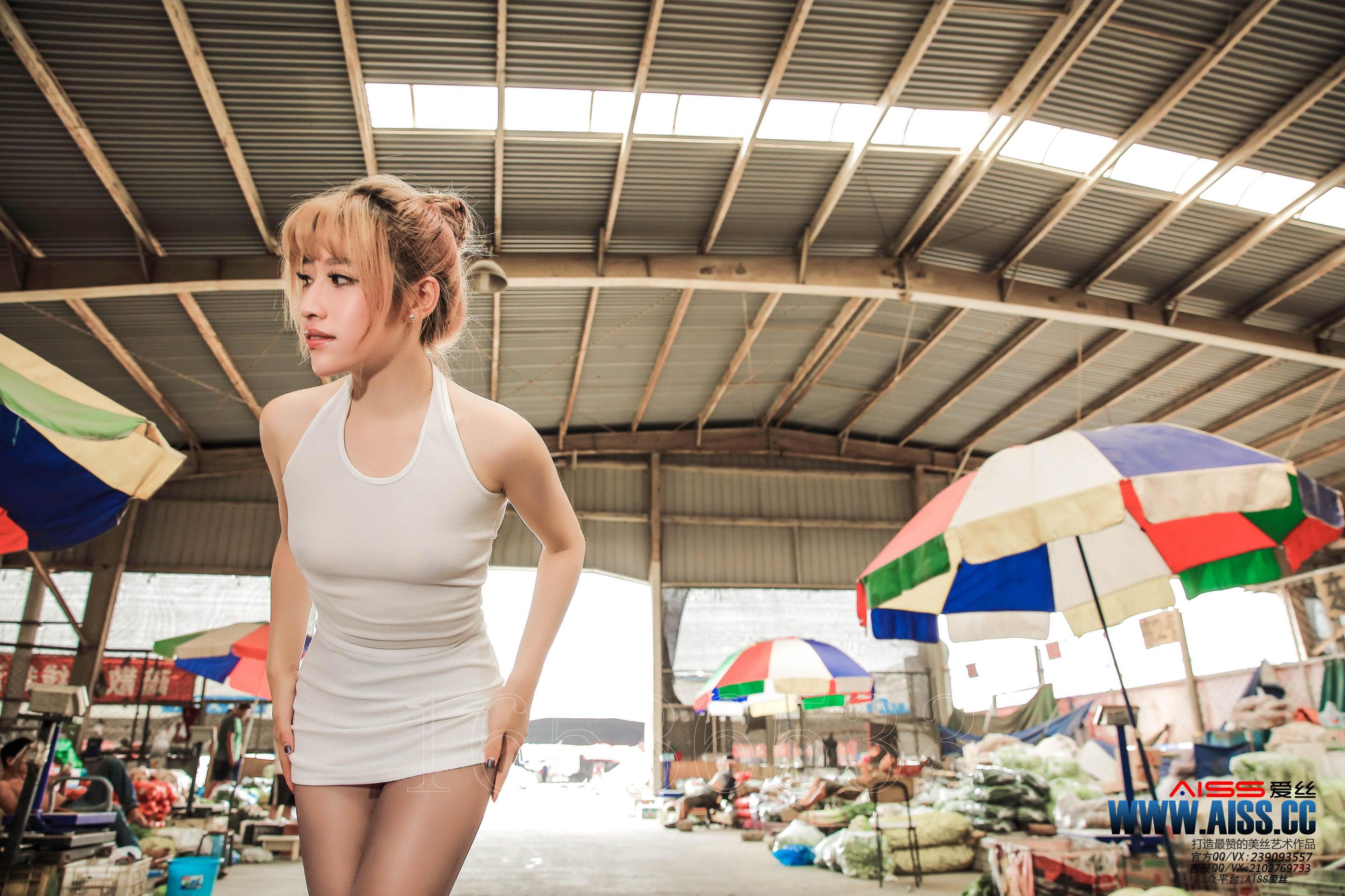 [Aiss爱丝] 何冉《闹市&美丝》写真套图[83](第26页)