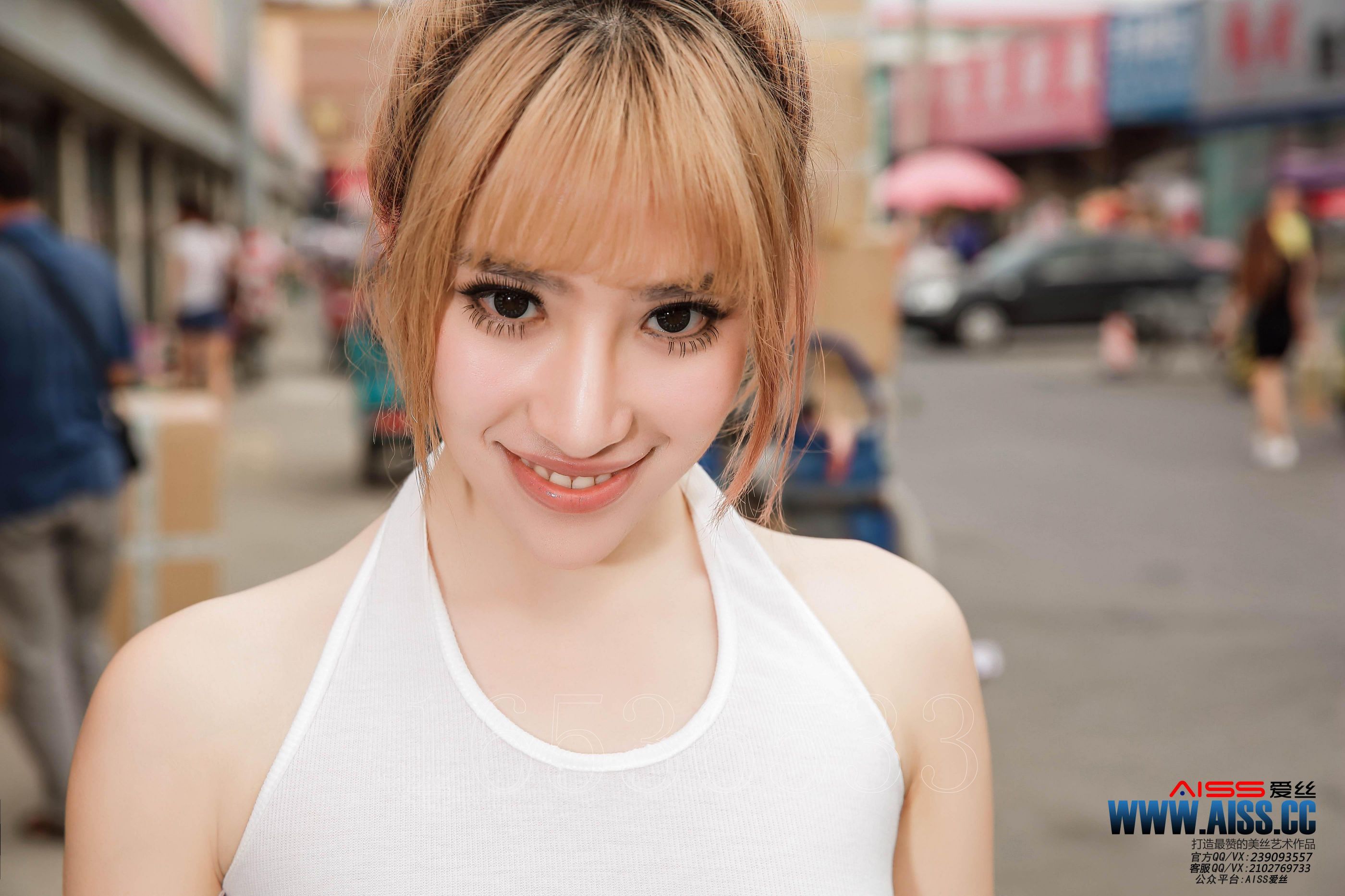 [Aiss爱丝] 何冉《闹市&美丝》写真套图[83](第71页)