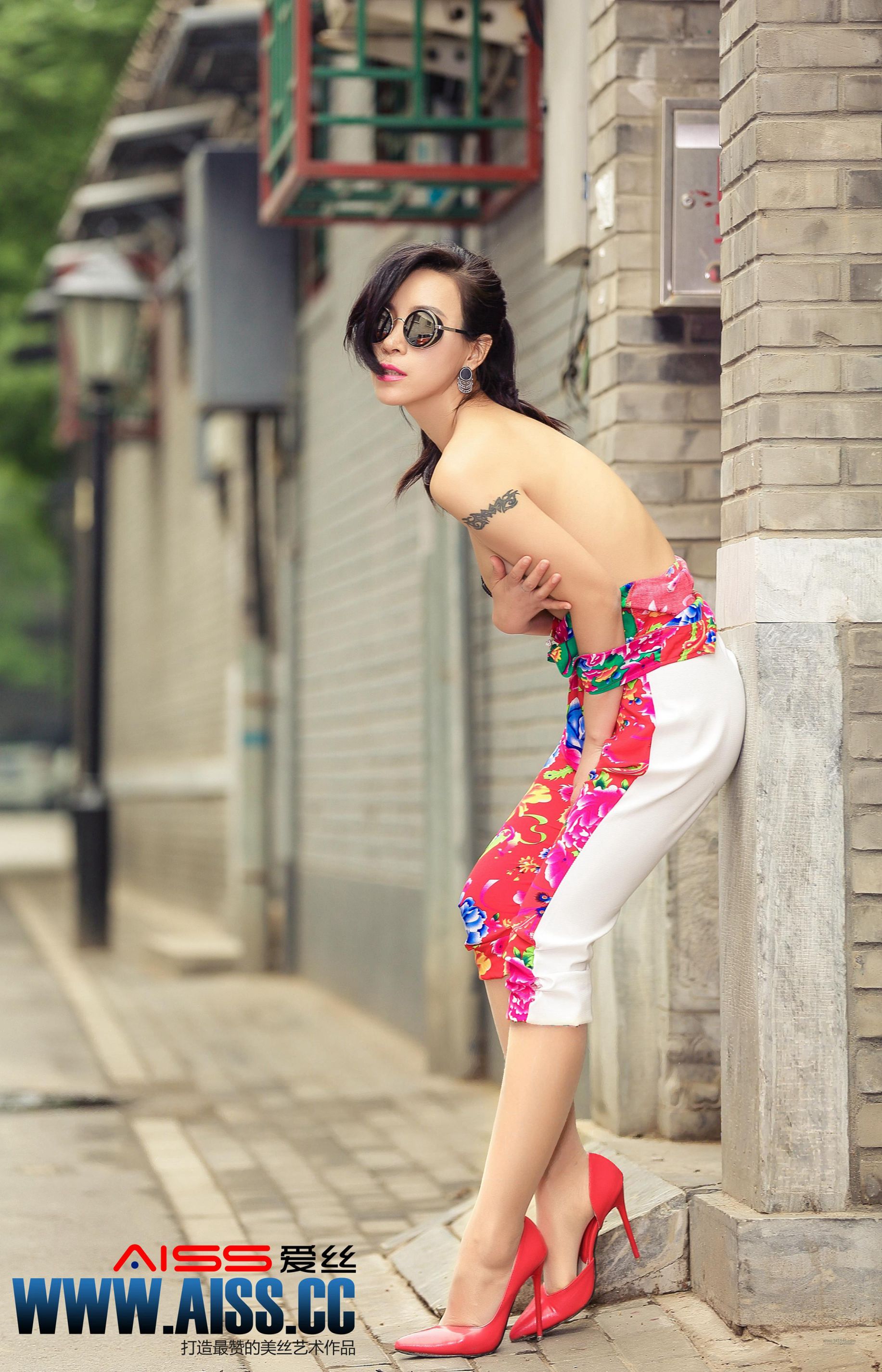 AISS爱丝 《巷陌》写真套图[61](第53页)