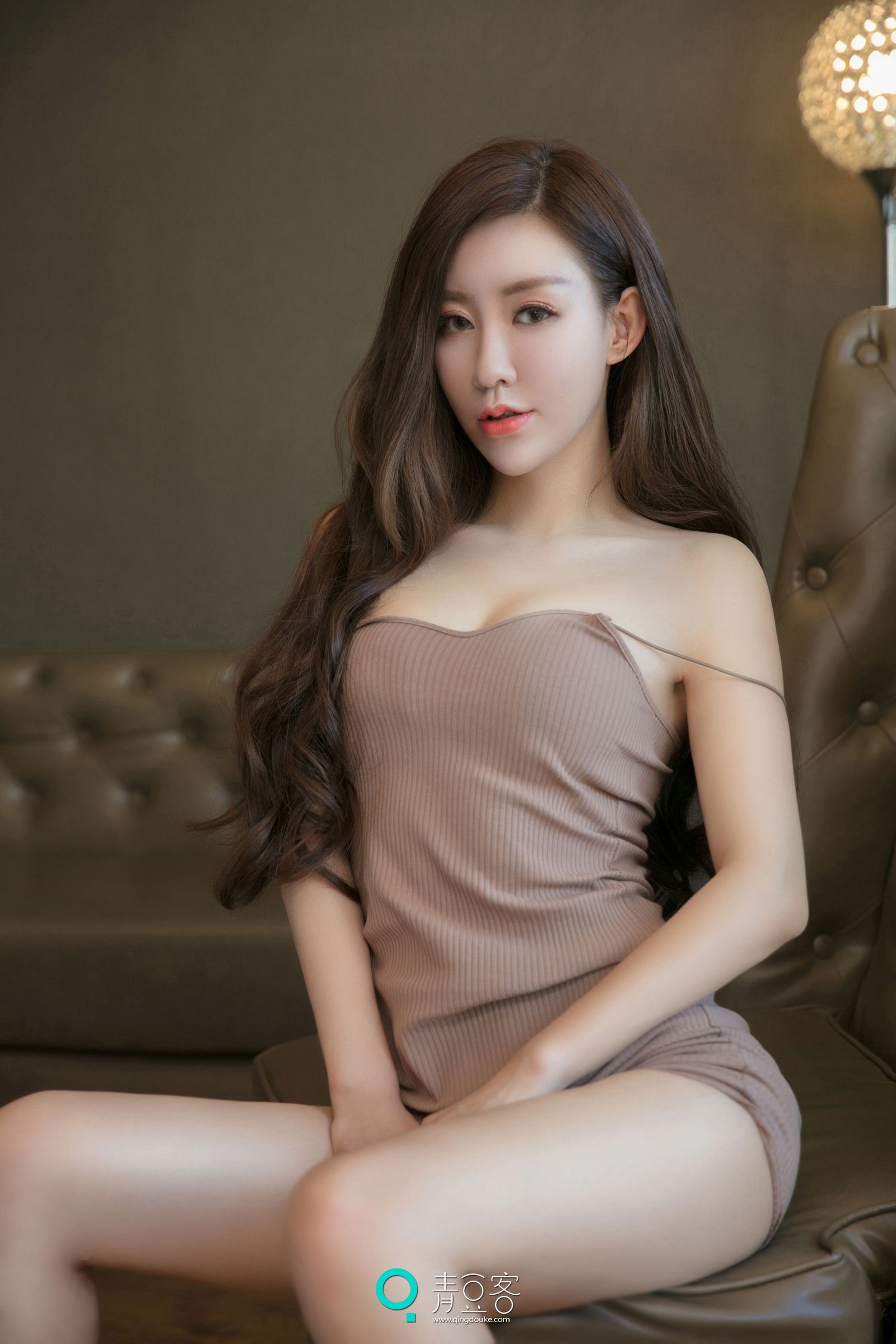 [QingDouKe青豆客]  长发美女乔恩夕巧露傲人曲线[51](第17页)