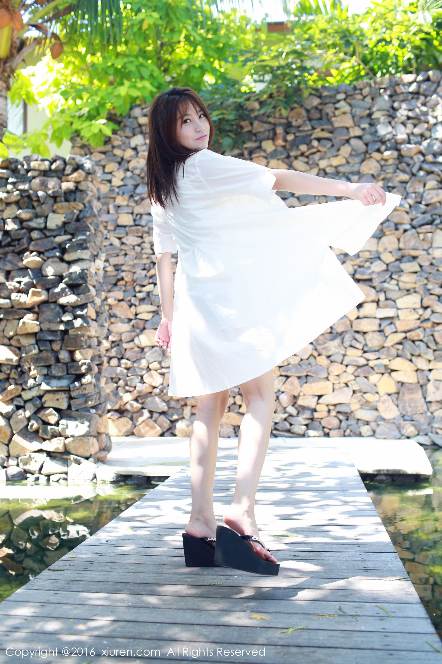[XiuRen秀人网] No.562 许诺Sabrina 《巴厘岛旅拍》第二套写真[49](第21页)