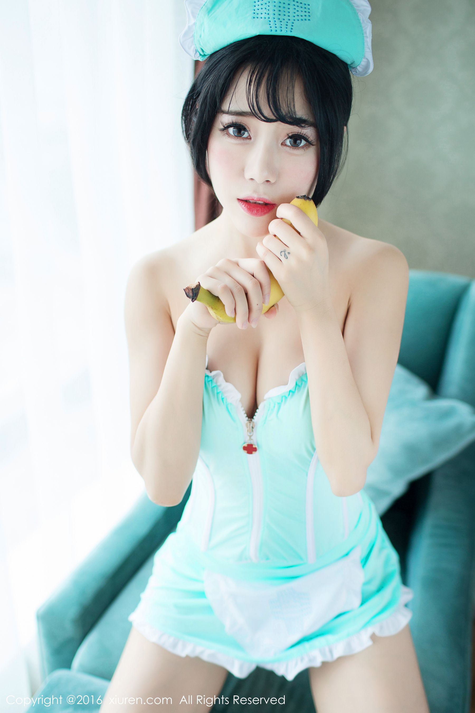 [XiuRen秀人网] No.550 兜豆靓Youlina 《香蕉小护士》写真套图[63](第5页)