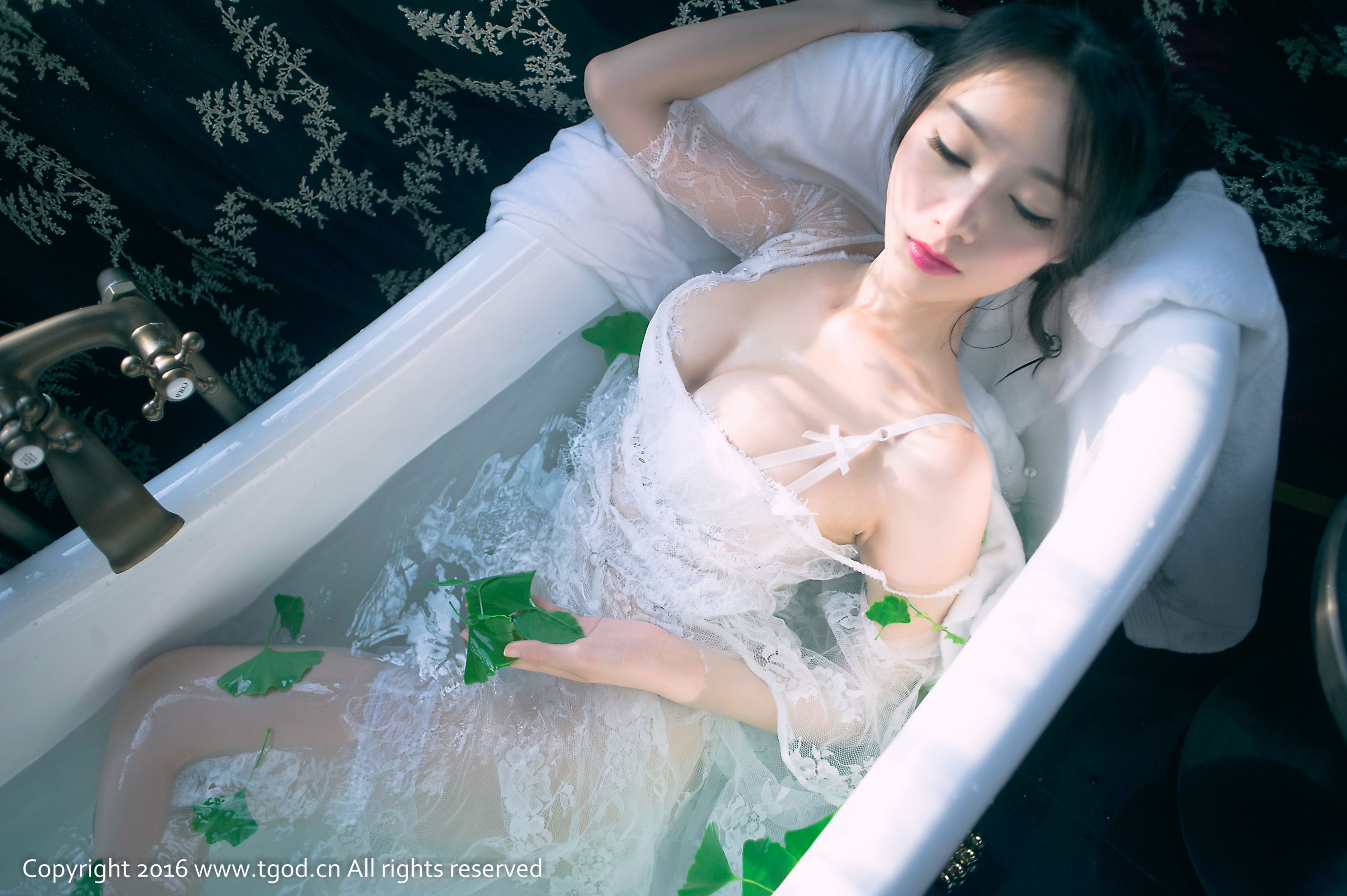[X-TGIRL] 展如 ~ 《蕾丝浴缸丝袜诱惑》[53](第33页)