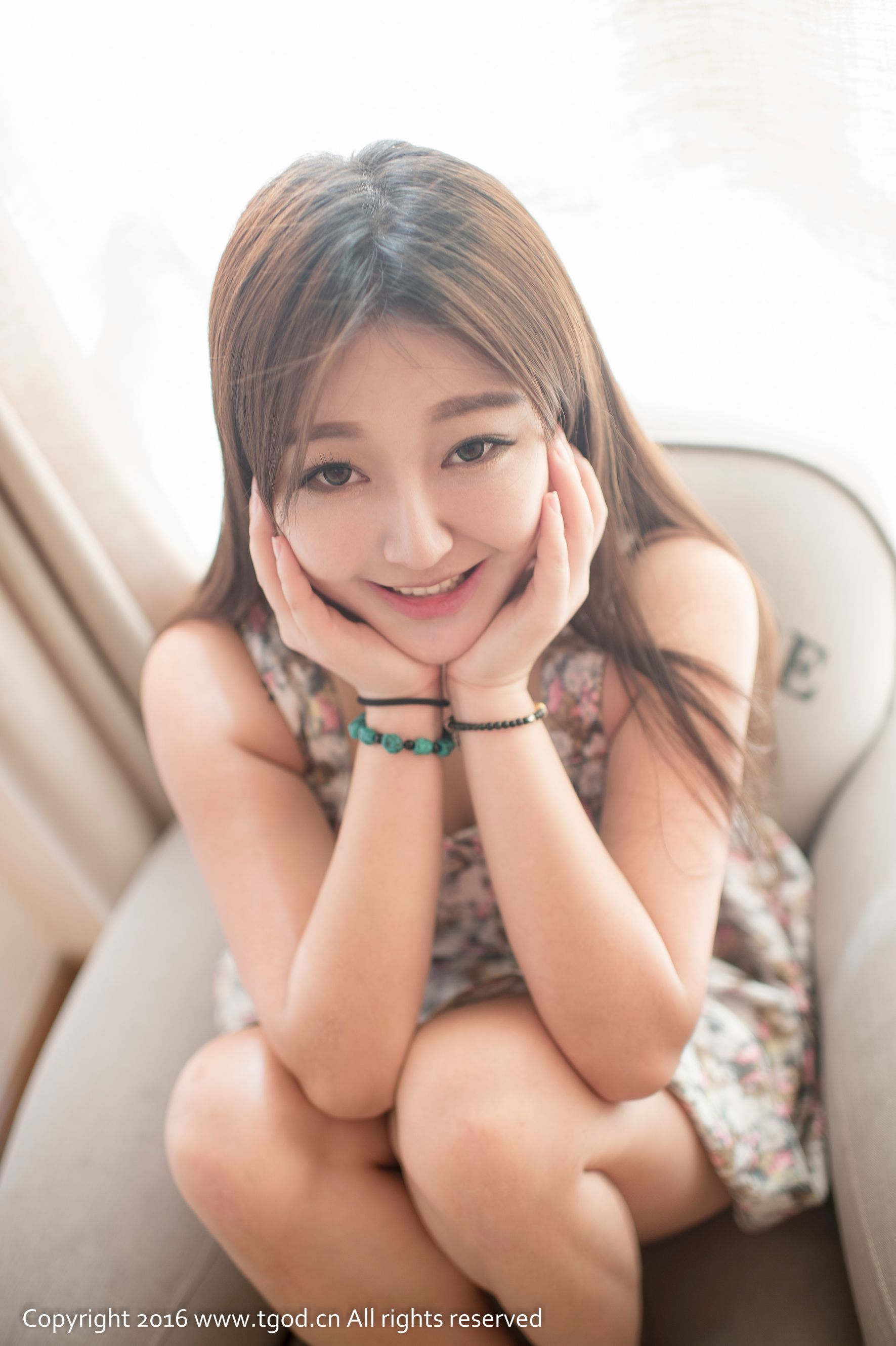 [TGOD推女神] 小蝴蝶 《丰胸翘臀碎花裙》写真集[36](第8页)