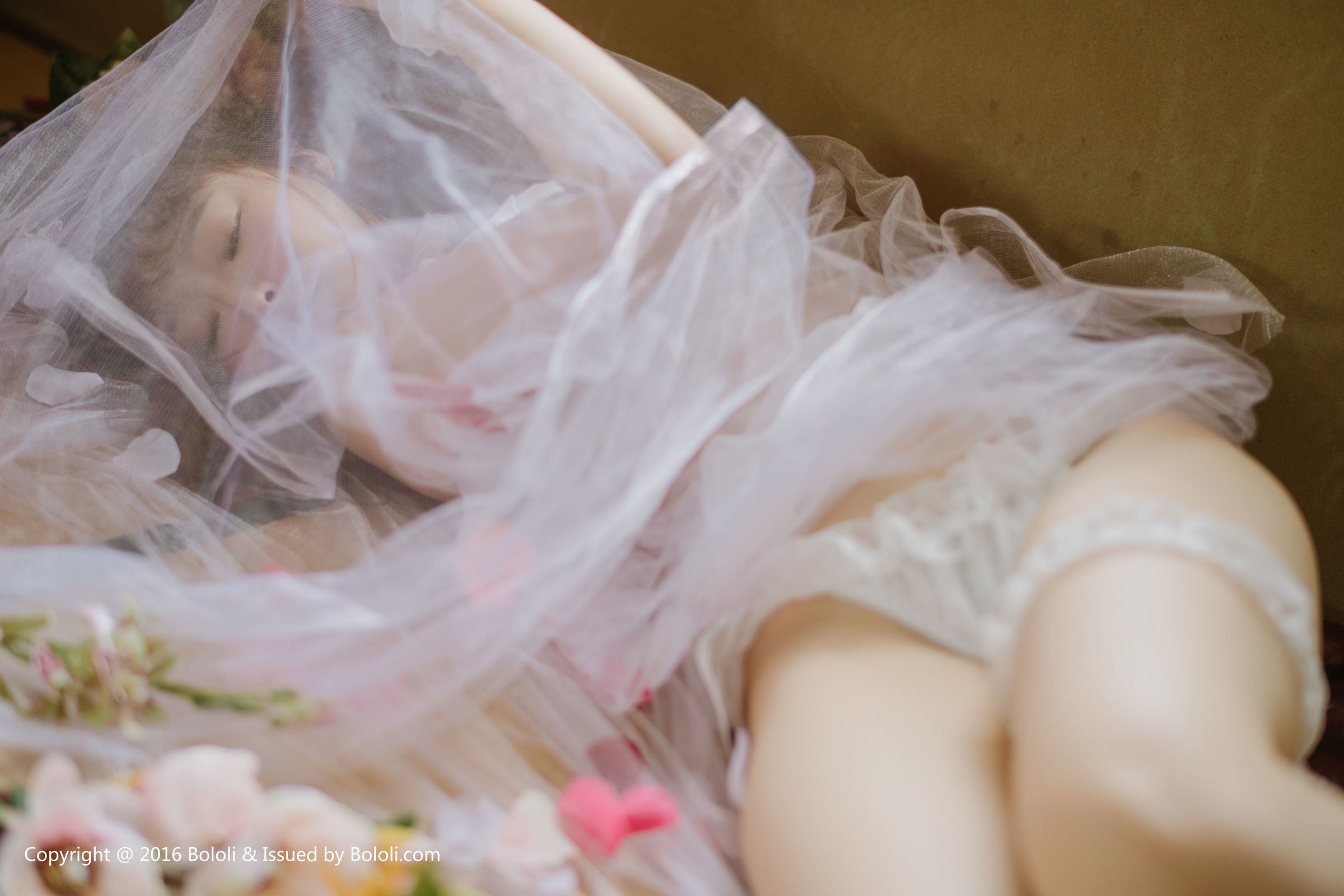 [Bololi波萝社] BOL.090 柳侑绮 - 白纱少女与花 写真套图[41](第37页)
