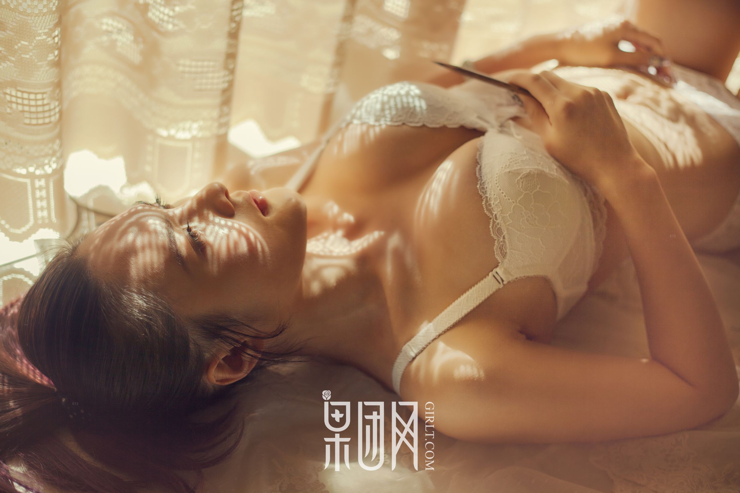[Girlt果团网] No.033 美女画家人体艺术写真[43](第18页)