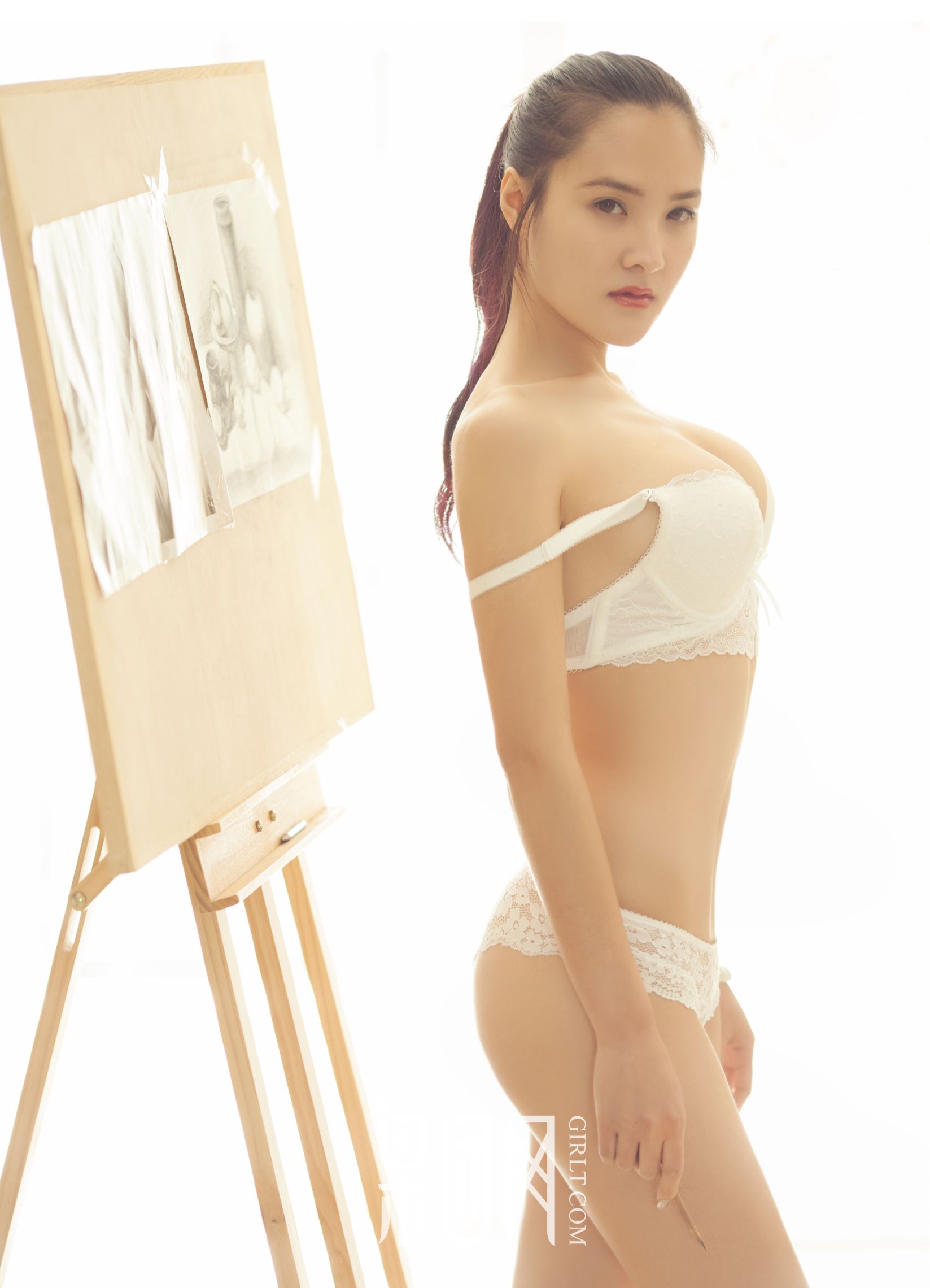 [Girlt果团网] No.033 美女画家人体艺术写真[43](第21页)
