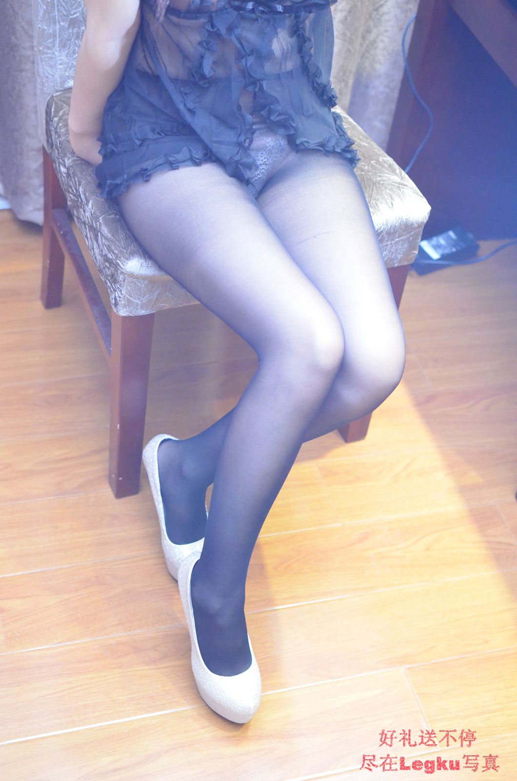 [Legku丝袜] No.117 透视睡衣+黑丝美足  写真套图[32](第29页)