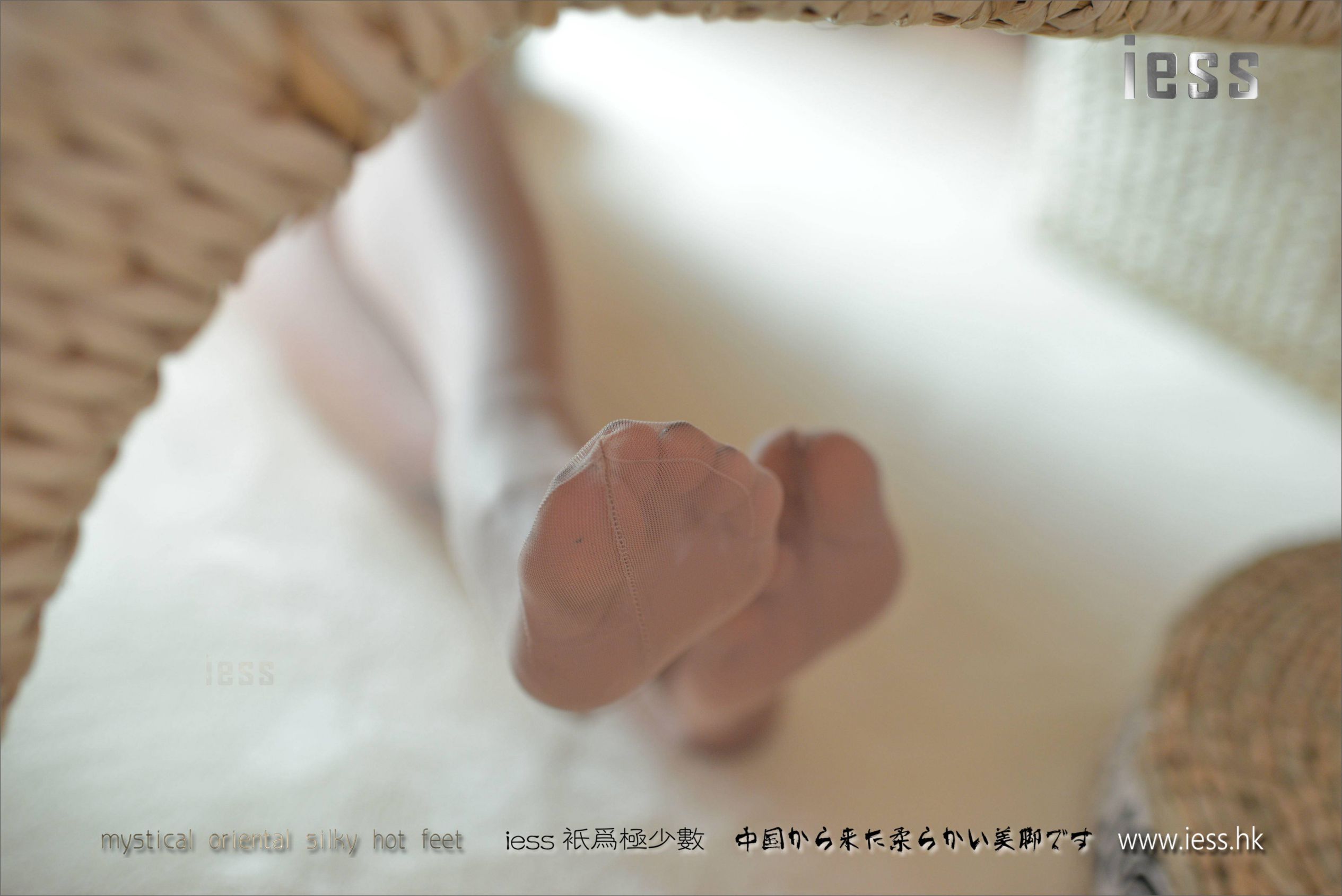 [IESS异思趣向] 丝足便当107期 潇潇《无弹力纯尼龙丝袜》[99](第68页)
