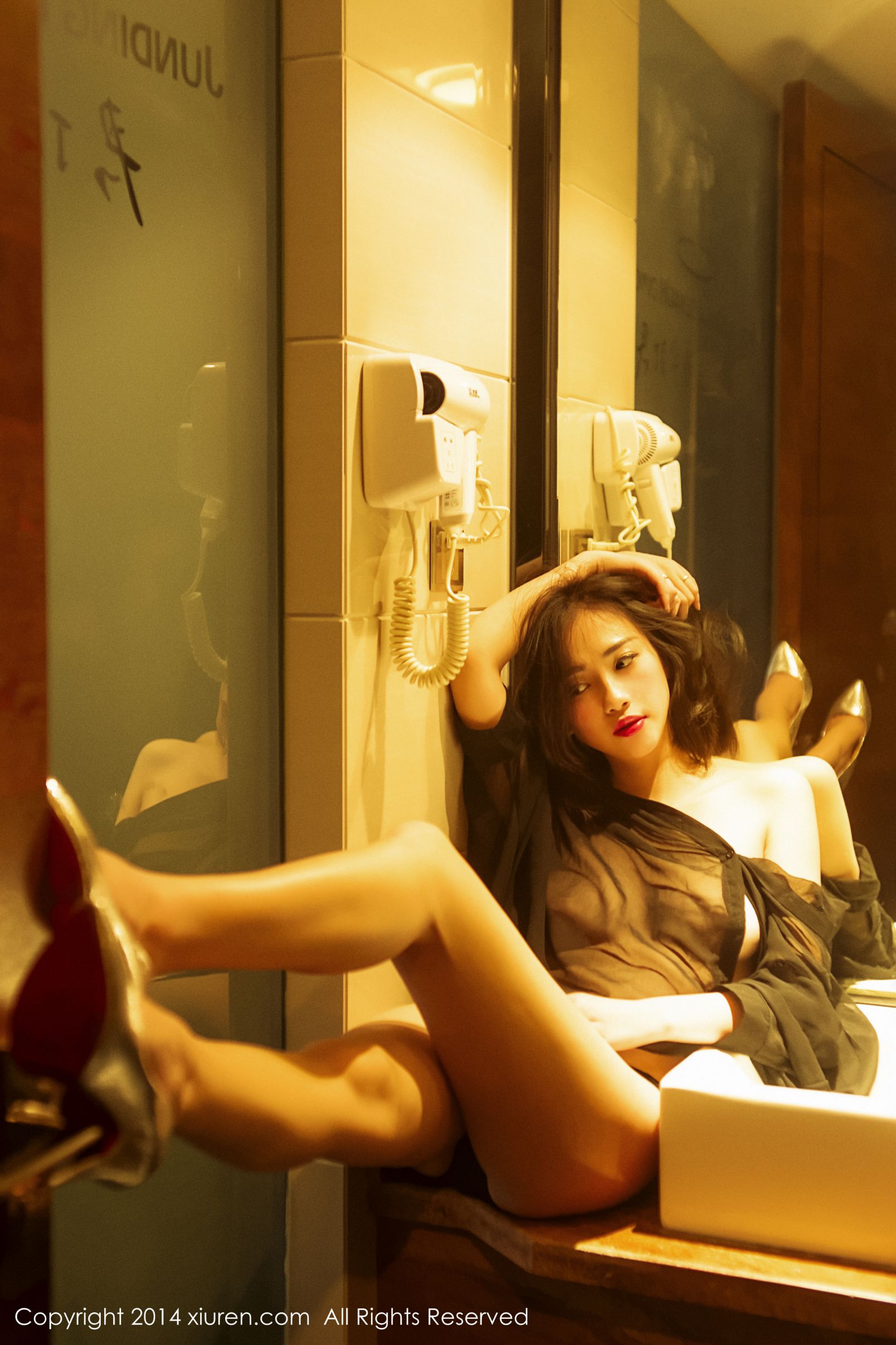 [XIUREN秀人网] 女神MAGIC-性感私房套图[52](第35页)