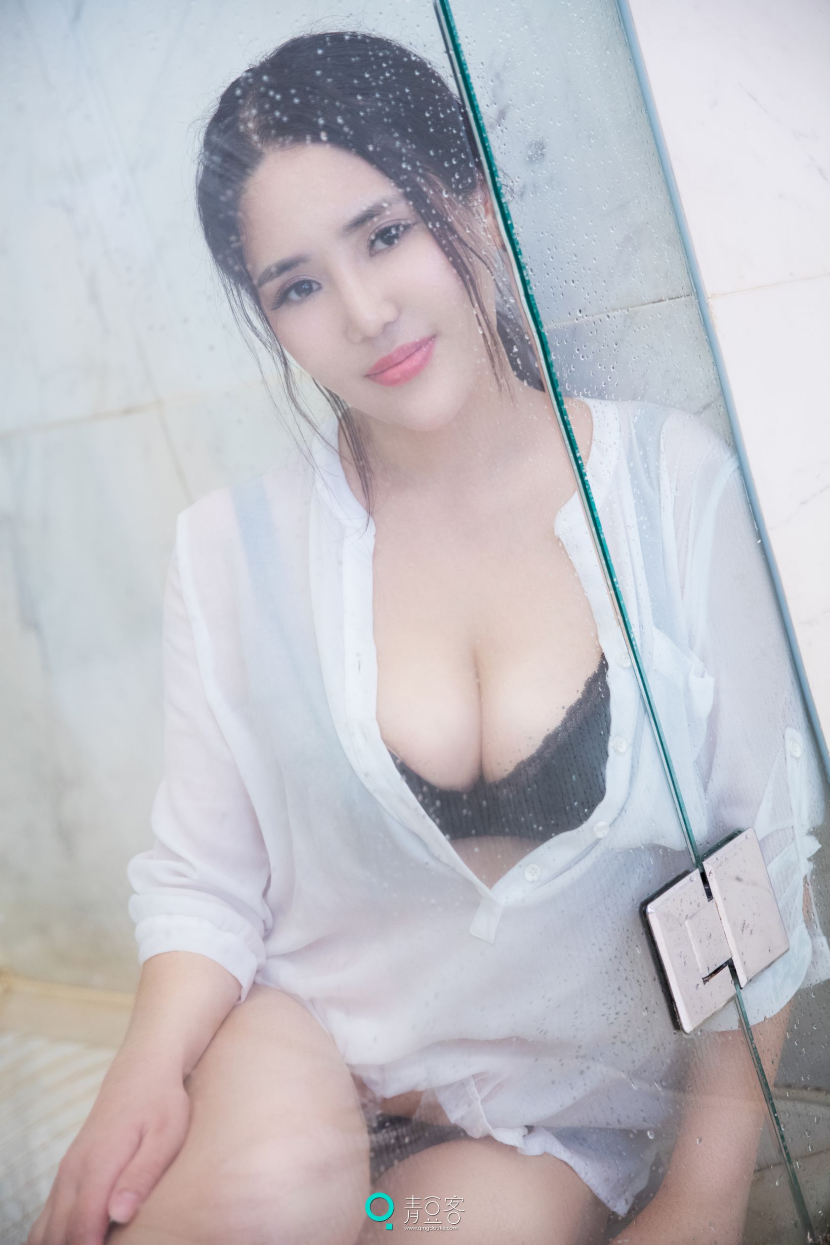 [Qingdouke青豆客] 巨乳嫩模尤物安娜 写真套图[54](第50页)