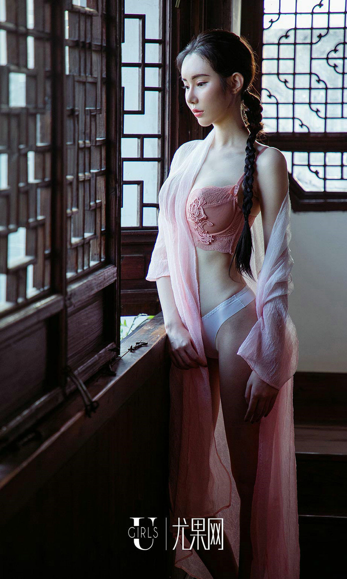 [Ugirls爱尤物] No.1250 萌琪琪 - 庭院深处[35](第22页)