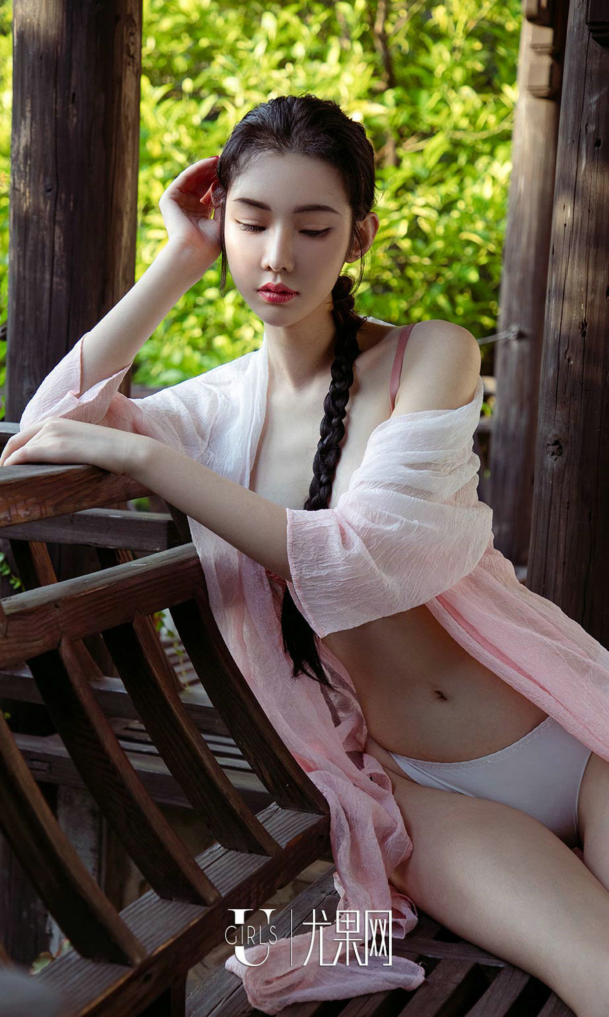 [Ugirls爱尤物] No.1250 萌琪琪 - 庭院深处[35](第24页)