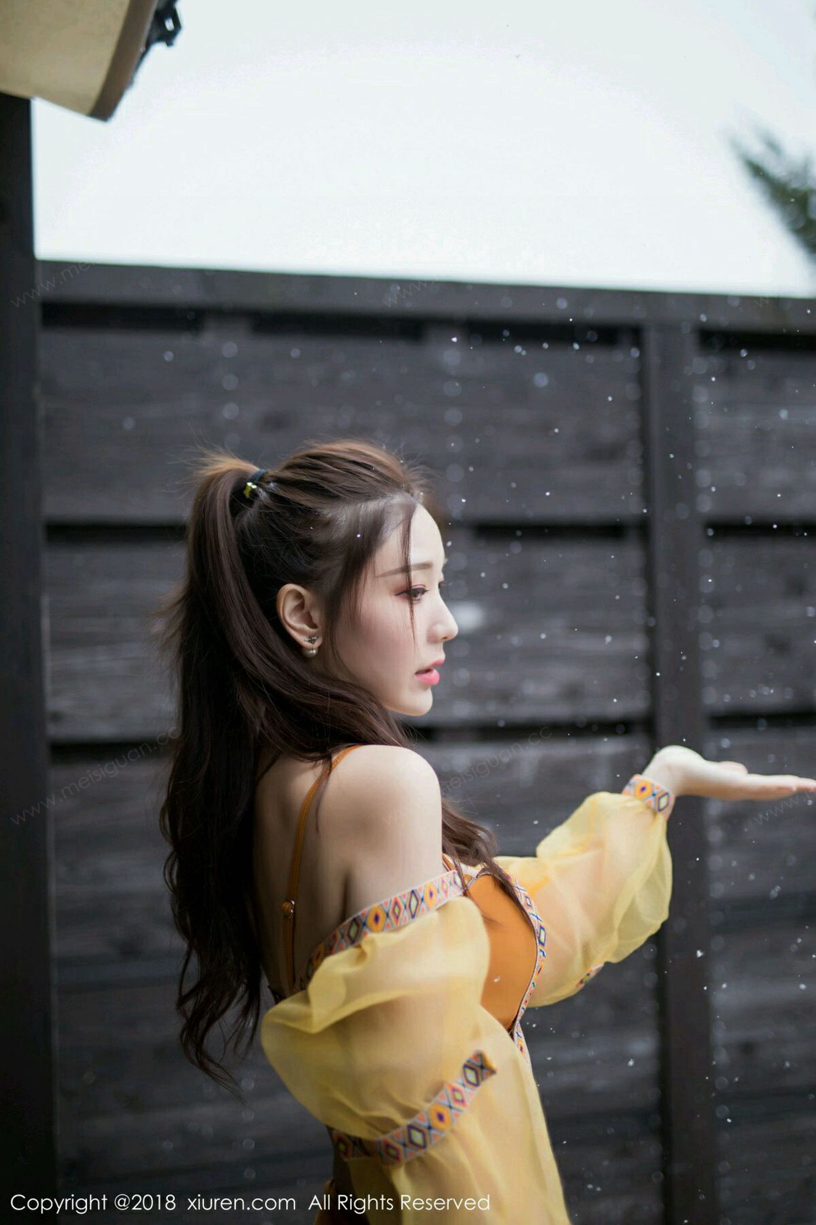 [XIUREN秀人网] No.1236 丽质女神@淼淼萌萌哒日本北海道旅拍第一套写真[59](第27页)