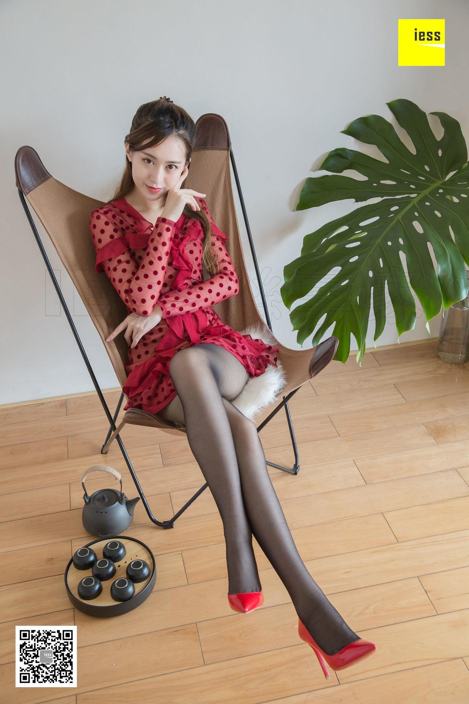 [IESS异思趣向] 丝享家346 紫紫 《紫紫黑丝请茶》丝足美腿写真[96](第40页)