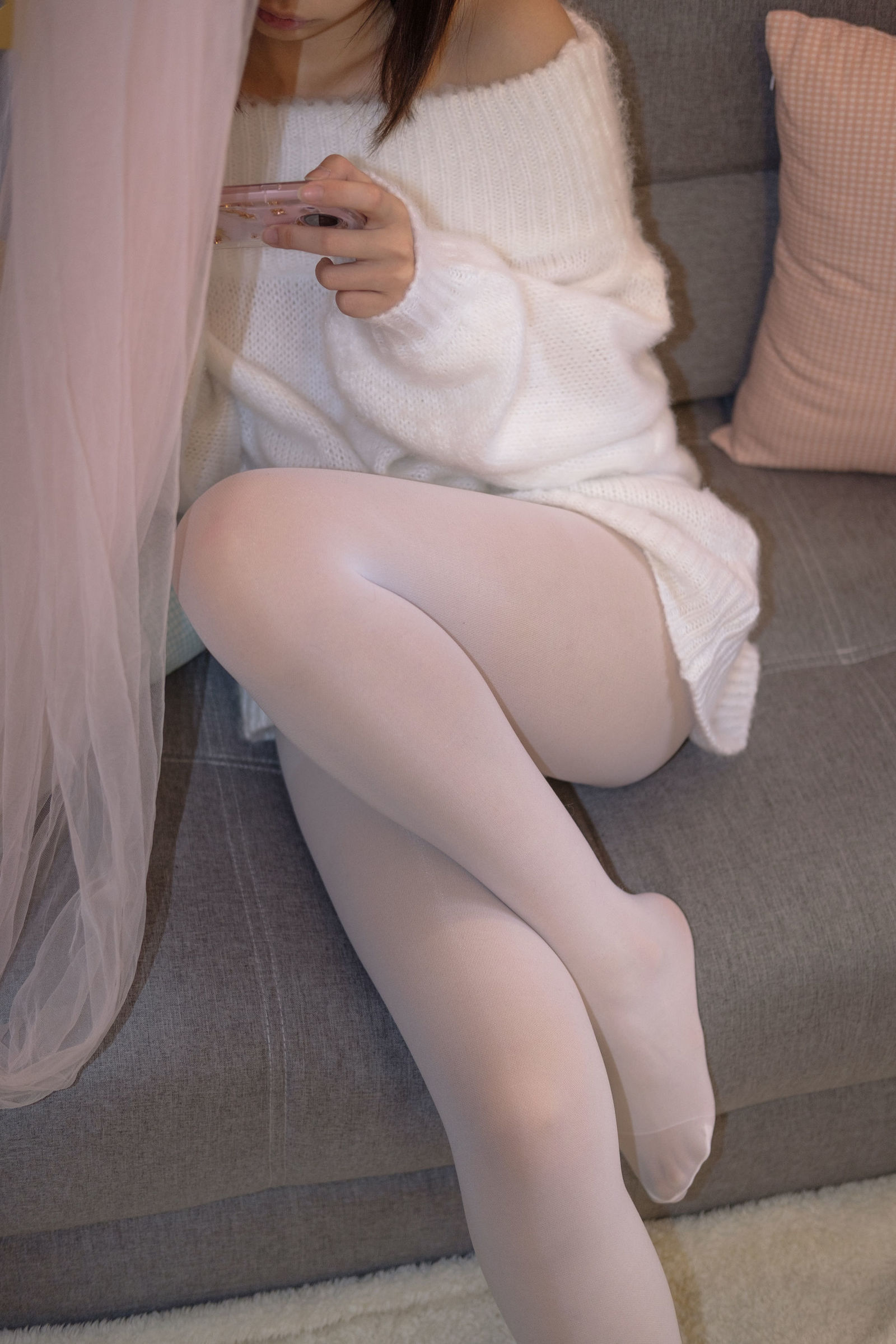 [森萝财团-萝莉丝袜写真] X-012 白丝白毛衣[110](第60页)