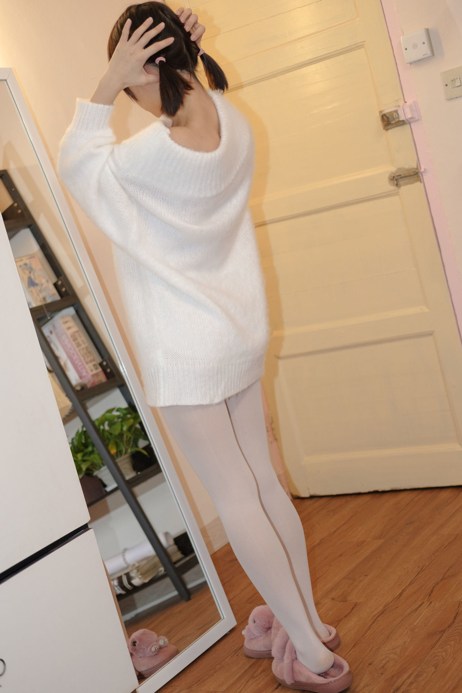 [森萝财团-萝莉丝袜写真] X-012 白丝白毛衣[110](第65页)