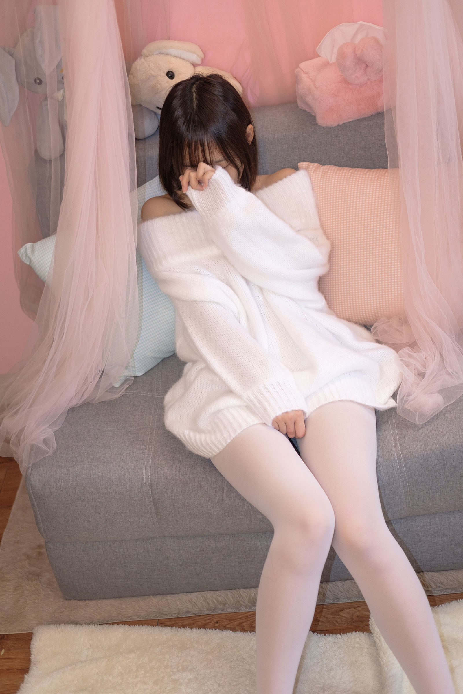 [森萝财团-萝莉丝袜写真] X-012 白丝白毛衣[110](第89页)