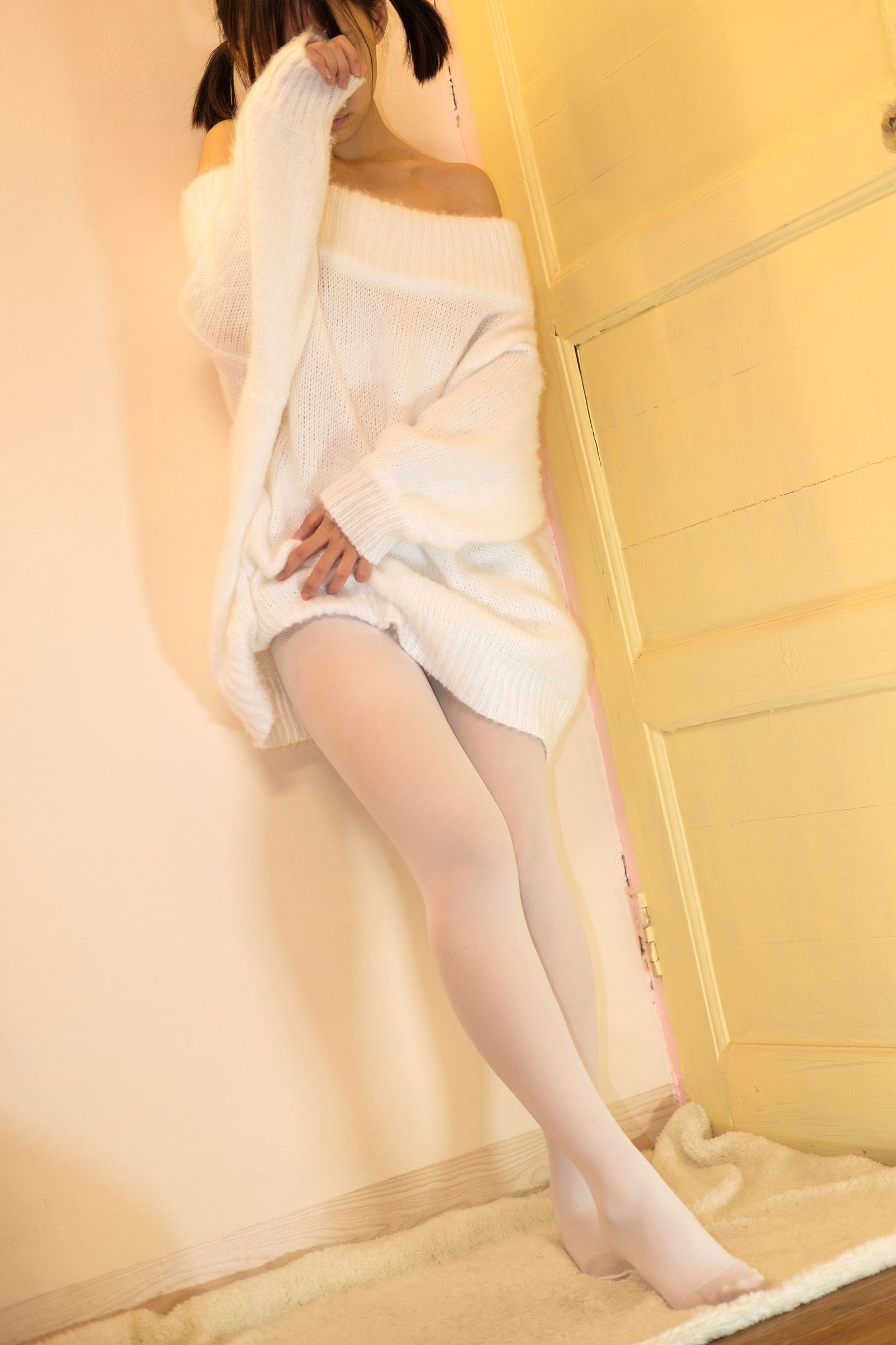[森萝财团-萝莉丝袜写真] X-012 白丝白毛衣[110](第104页)