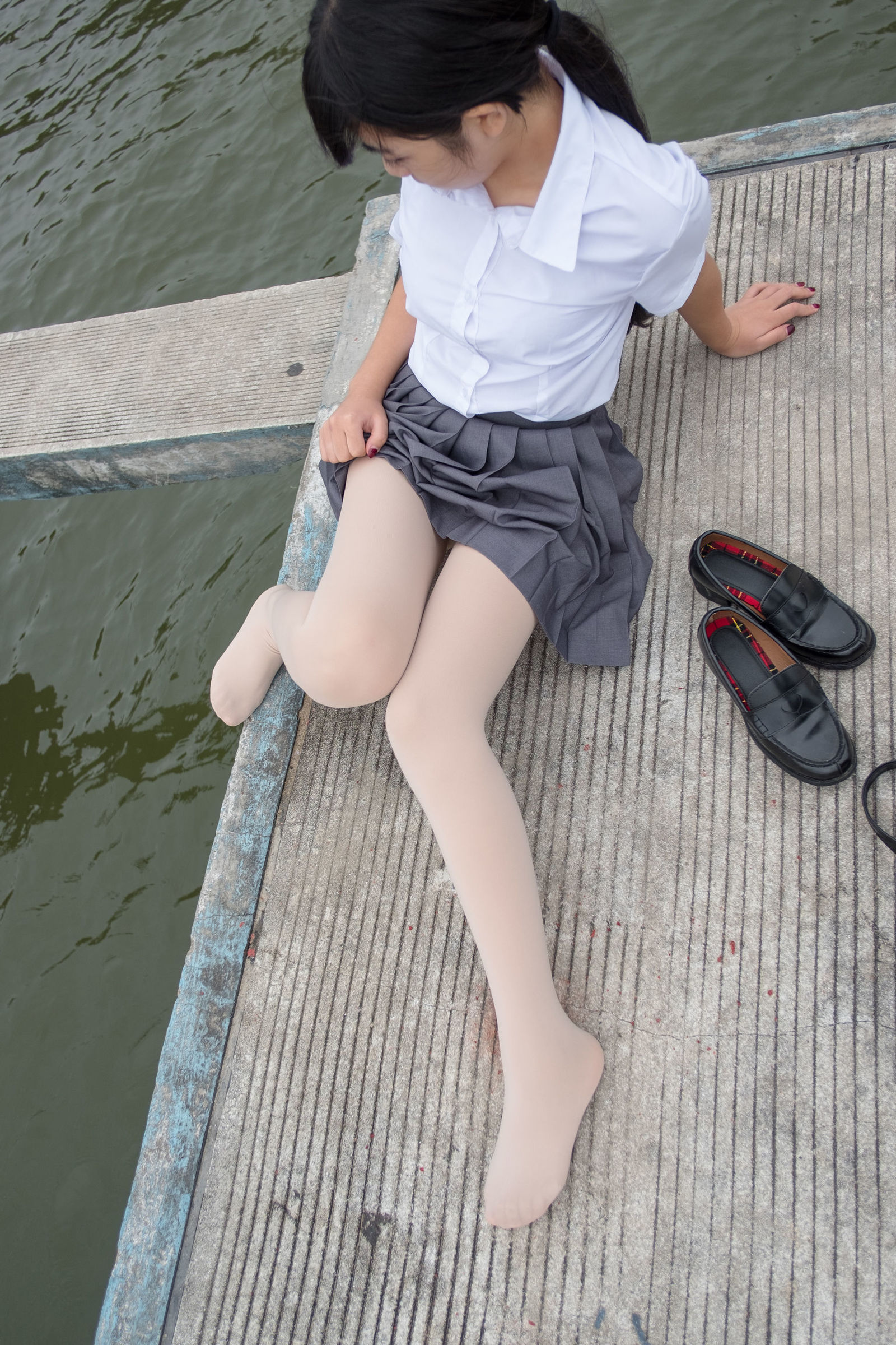 [森萝财团] BETA-005 女生的白衬衣诱惑 萝莉丝袜写真套图[76](第34页)
