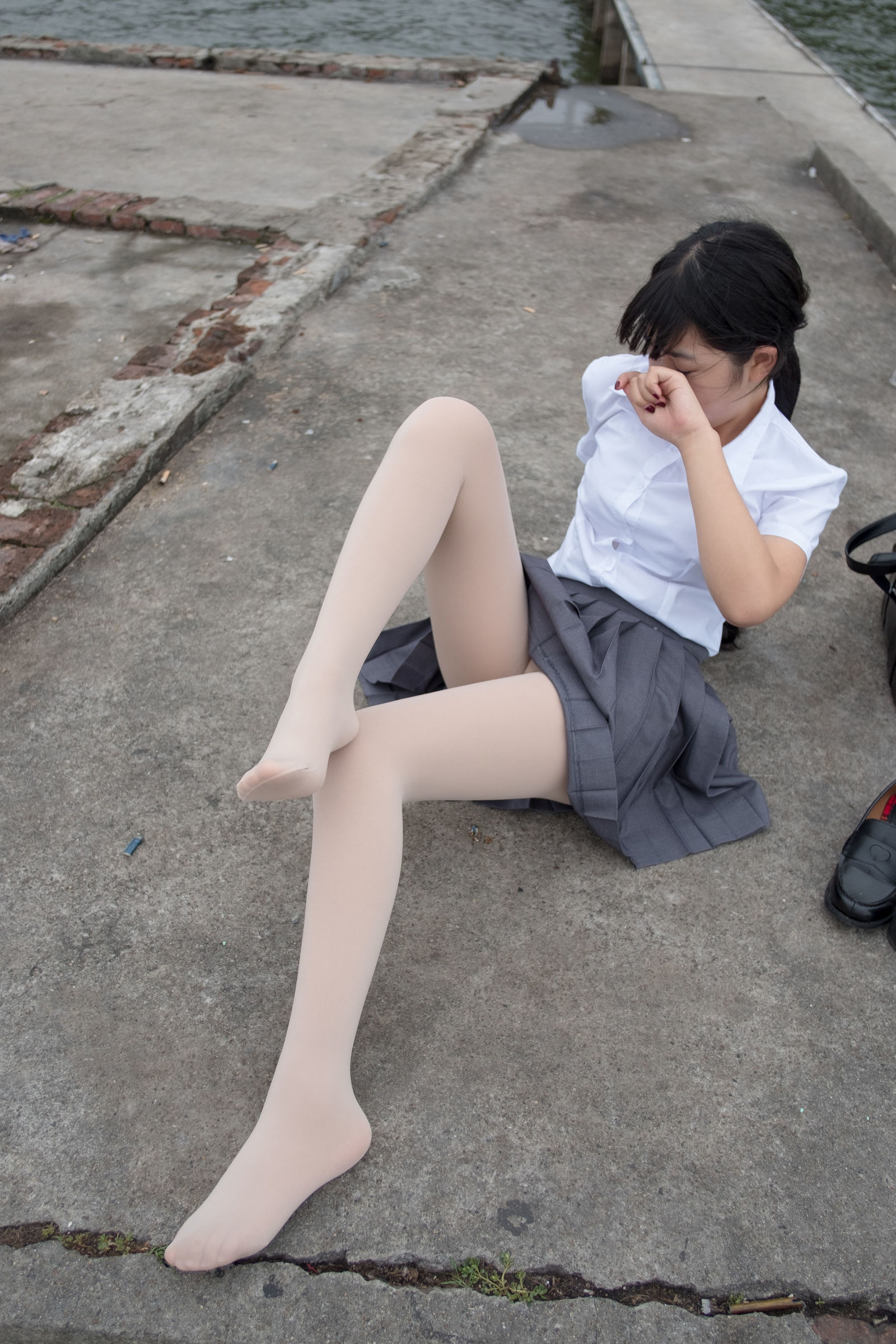 [森萝财团] BETA-005 女生的白衬衣诱惑 萝莉丝袜写真套图[76](第43页)